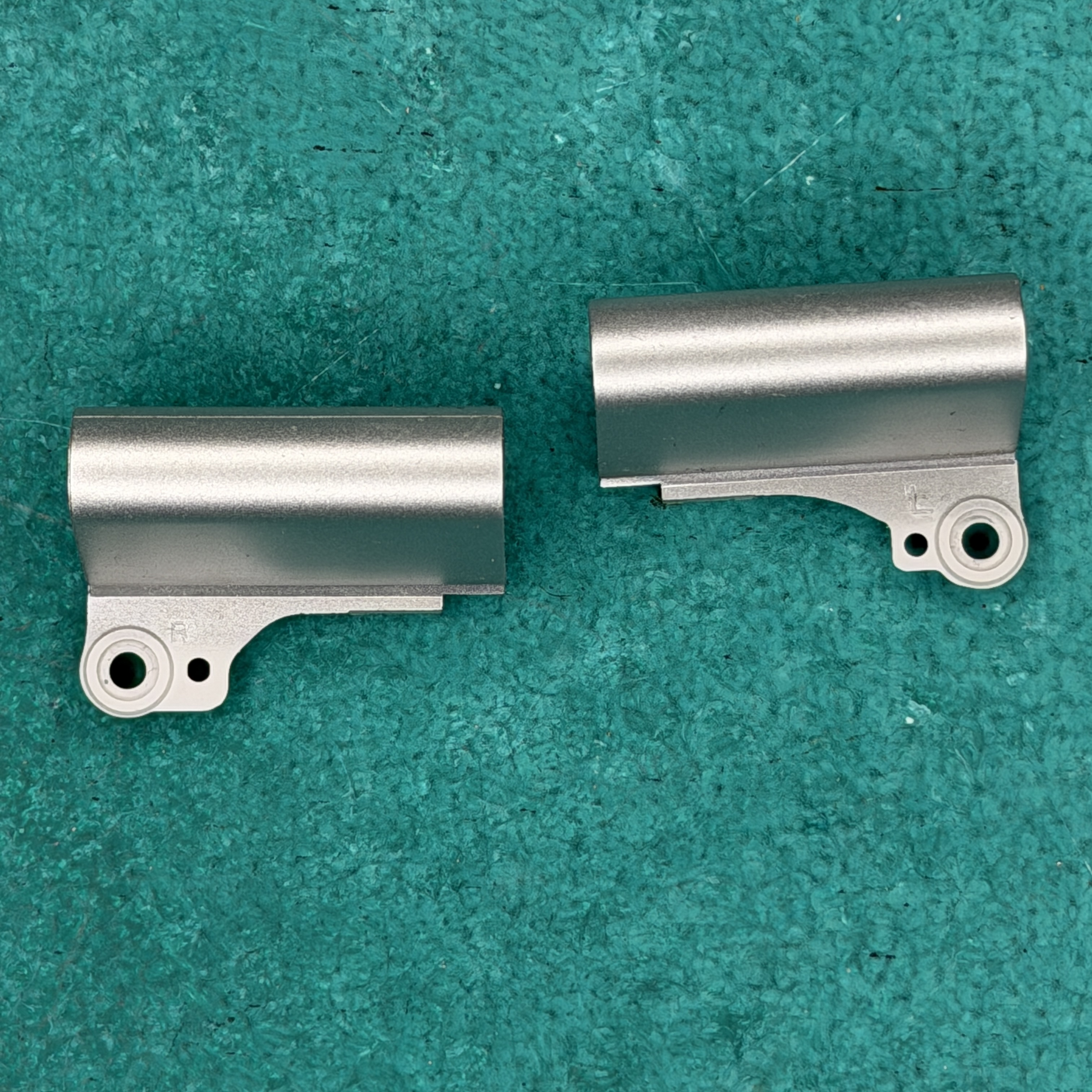 Кришки петель (заглушки L+R)	Оригінал	HP ProBook 640 G4 HP 640 G5, HP 645 G4, HP 645 G5