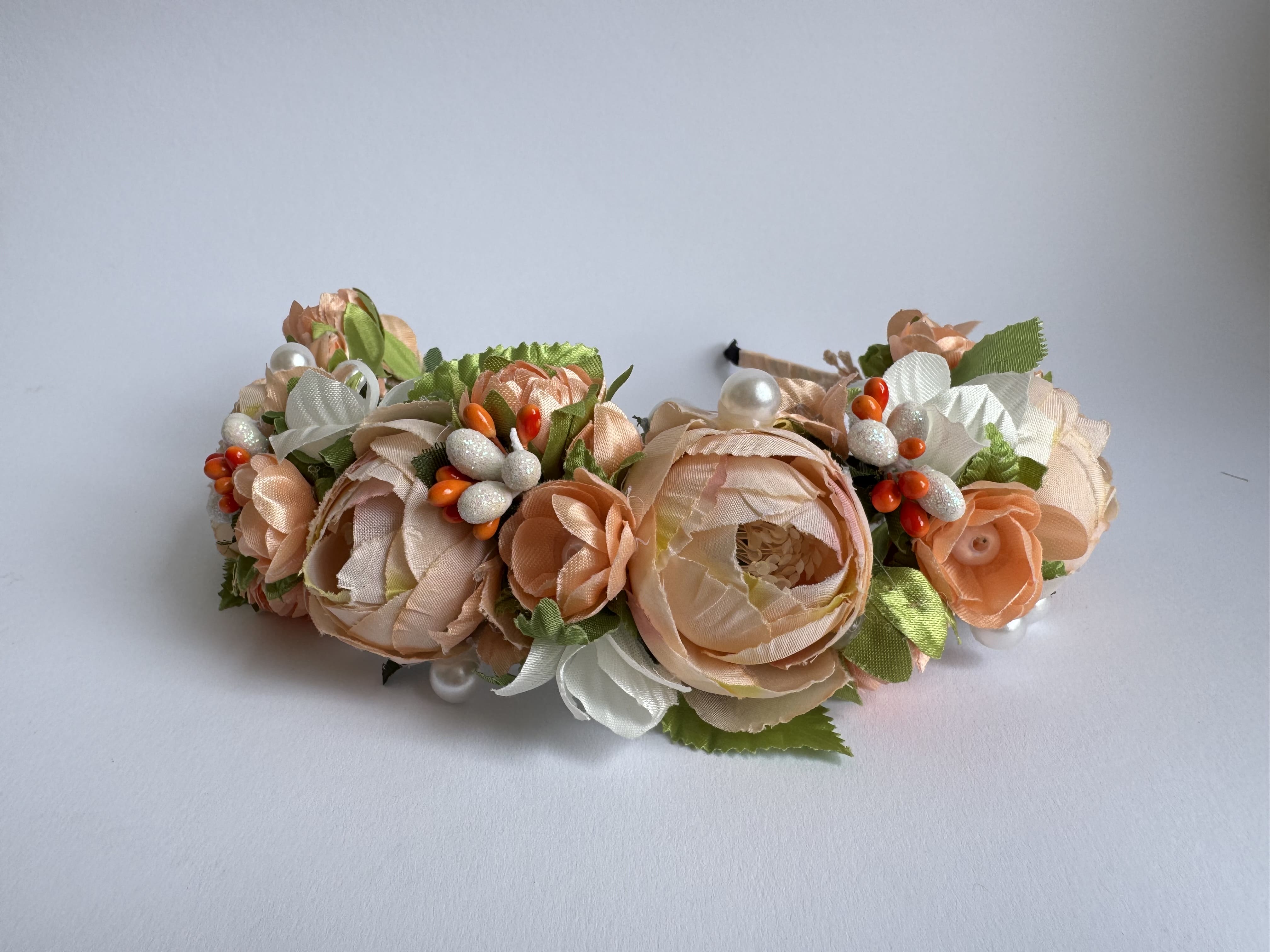 Віночок з об’ємної персикової півонії