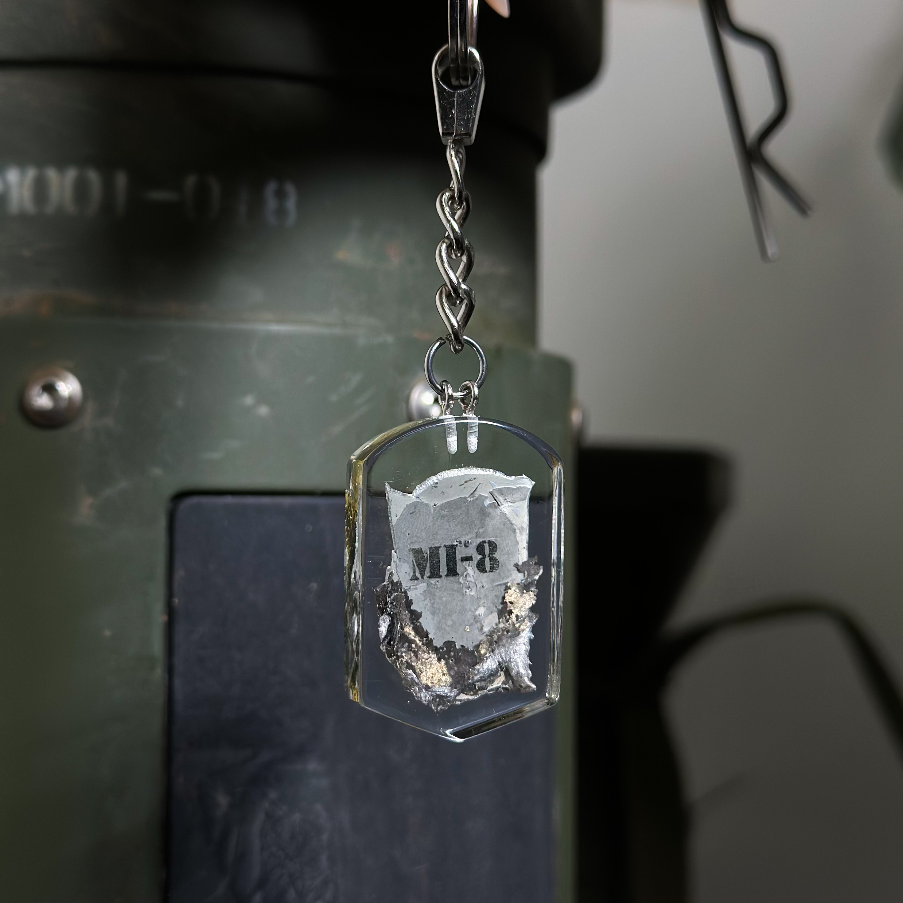 A downed russian Mi-8 keyring