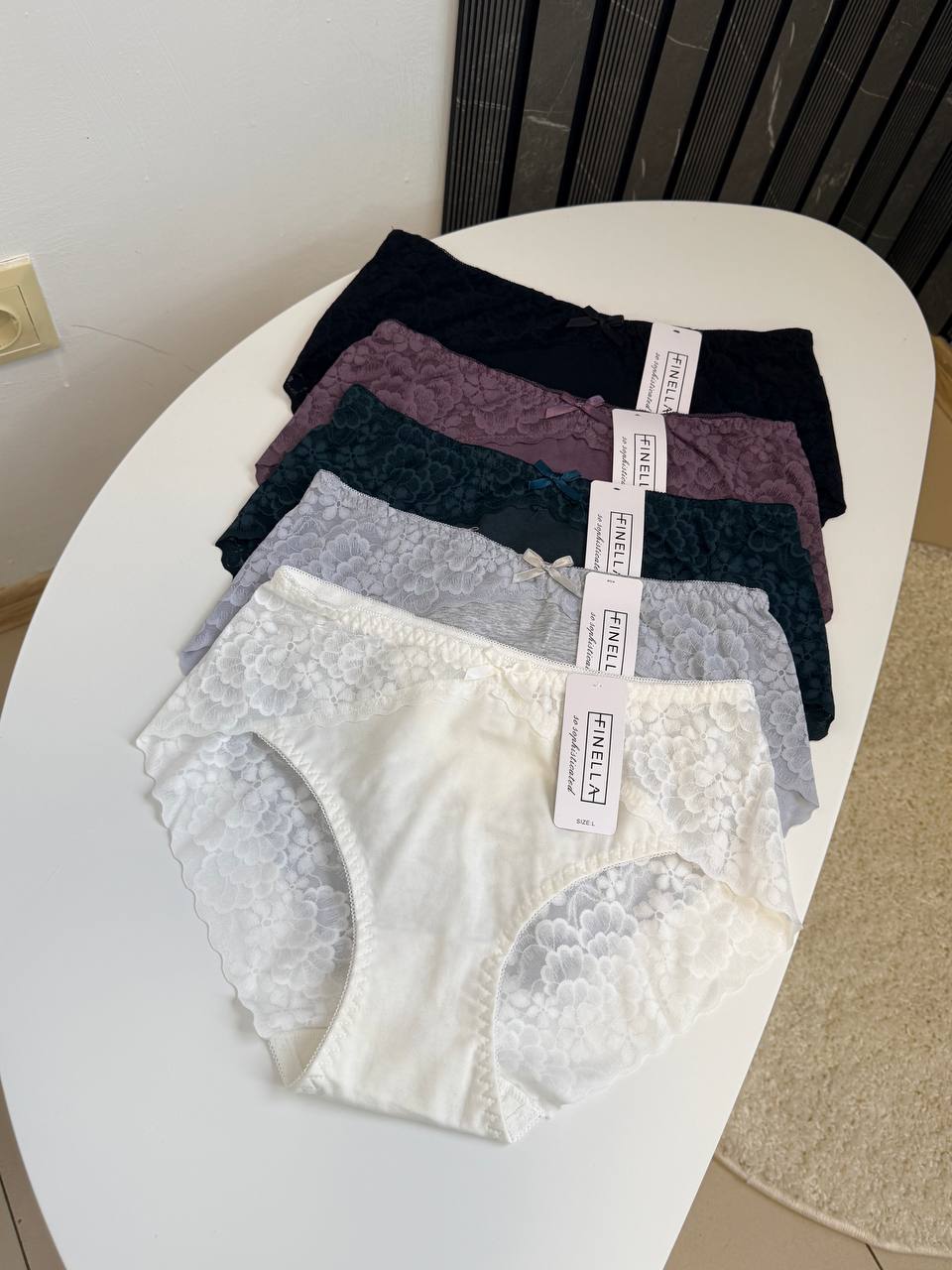 РОЗКІШНА ТА НЕВАГОМА ХМАРИНКА