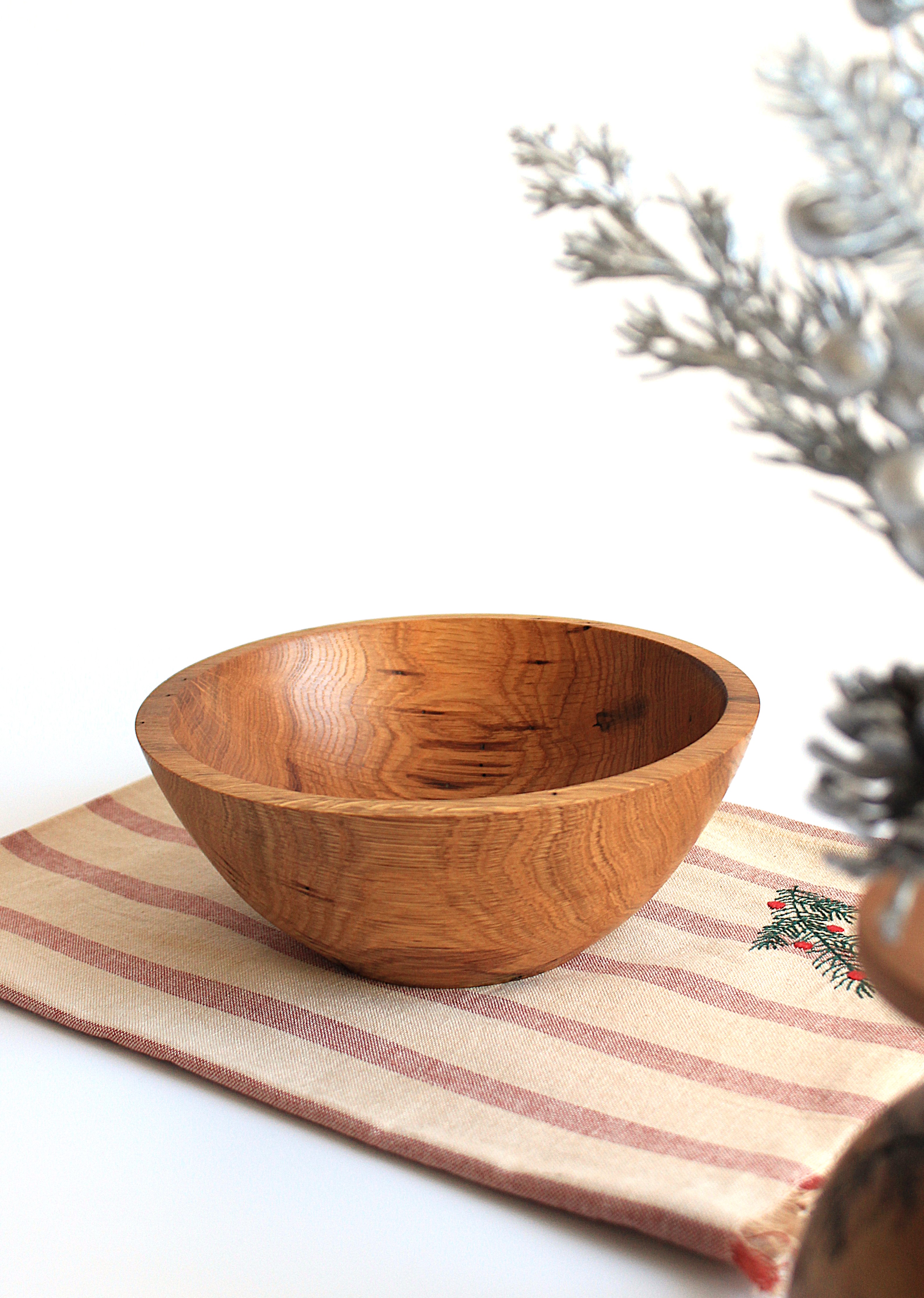 Салатник з дуба ручної роботи