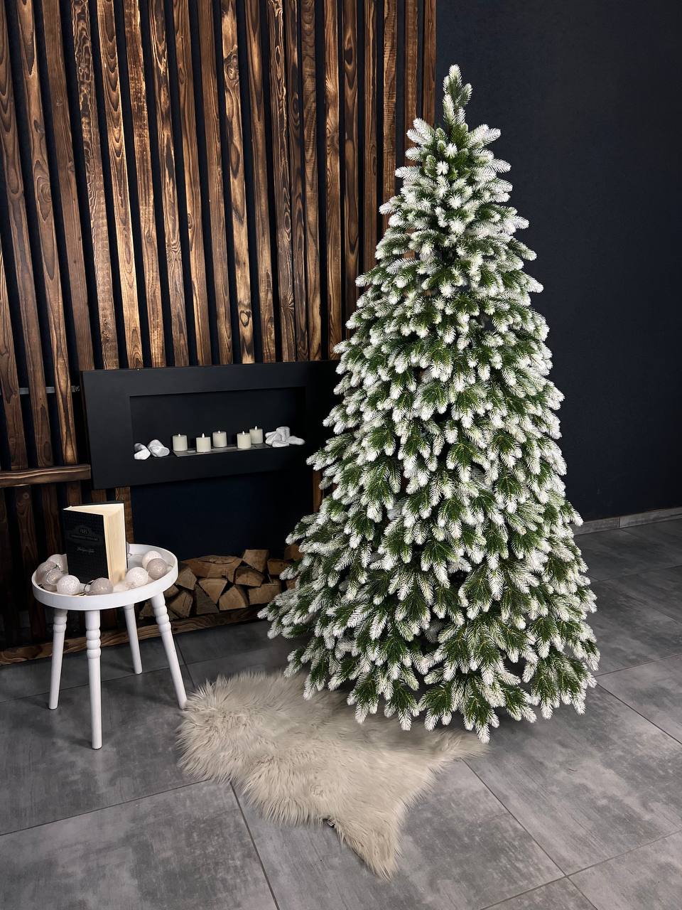 Ялинка «Роял» із білими кінцями - 1.8 м. 🐚