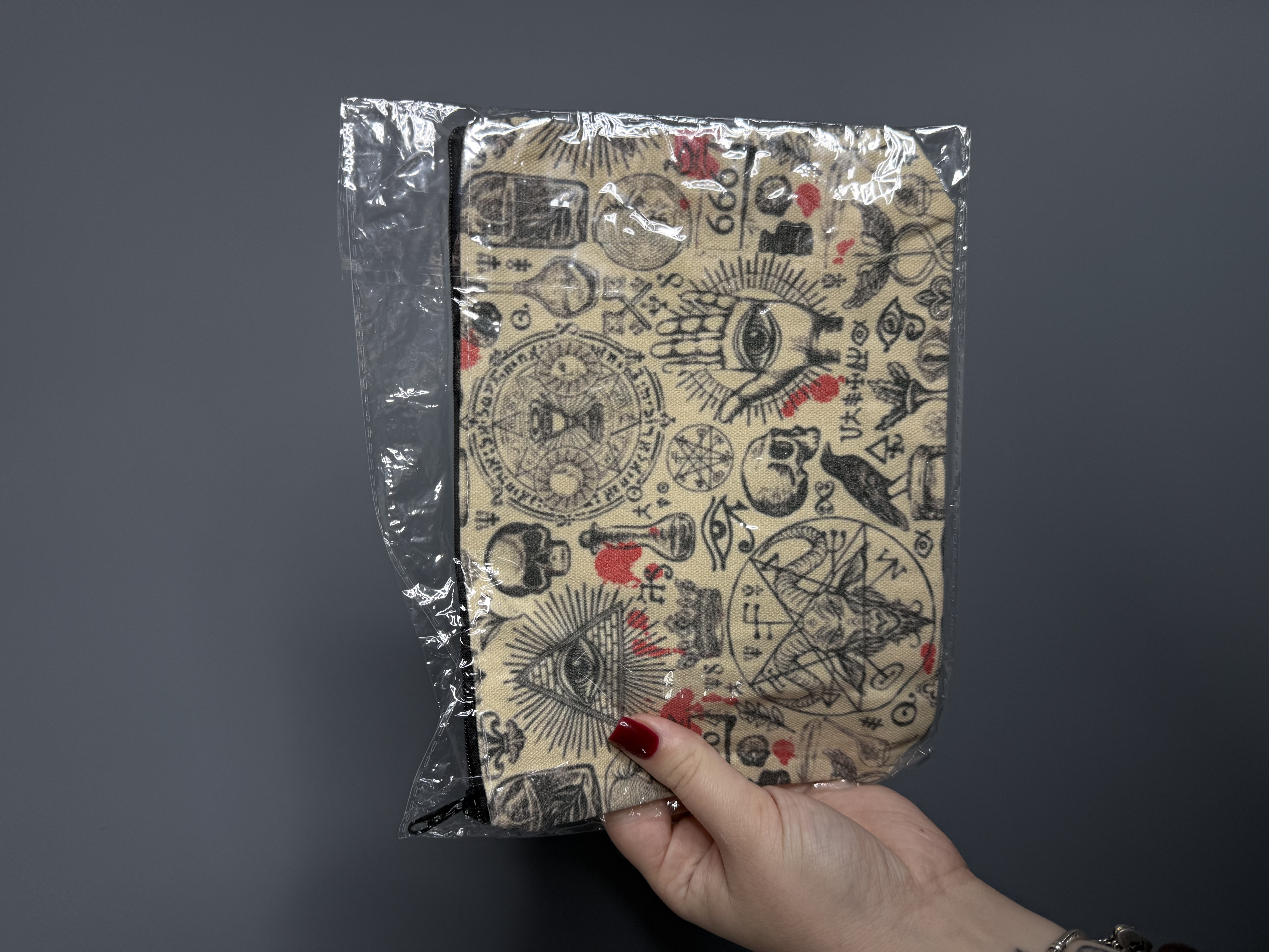 Косметички для зберігання езотеричних атрибутів