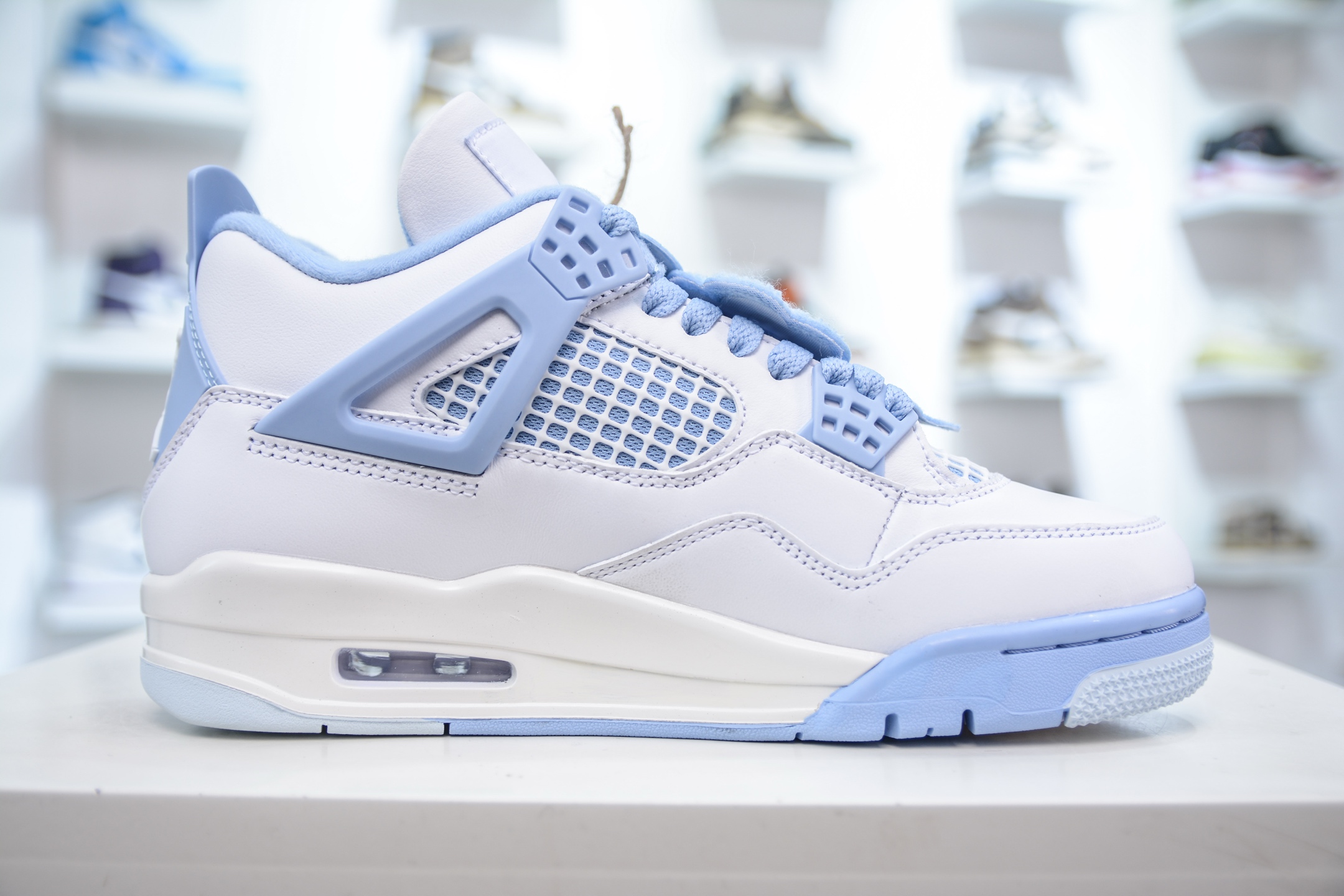 Air Jordan 4 Retro  HV0823-100