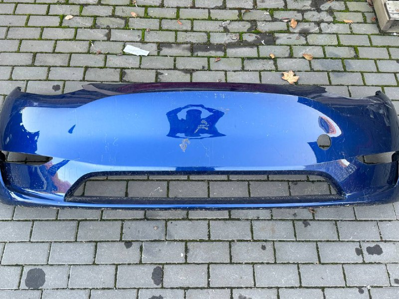 Передній бампер на Tesla MY синій (голий, без пактроніків)