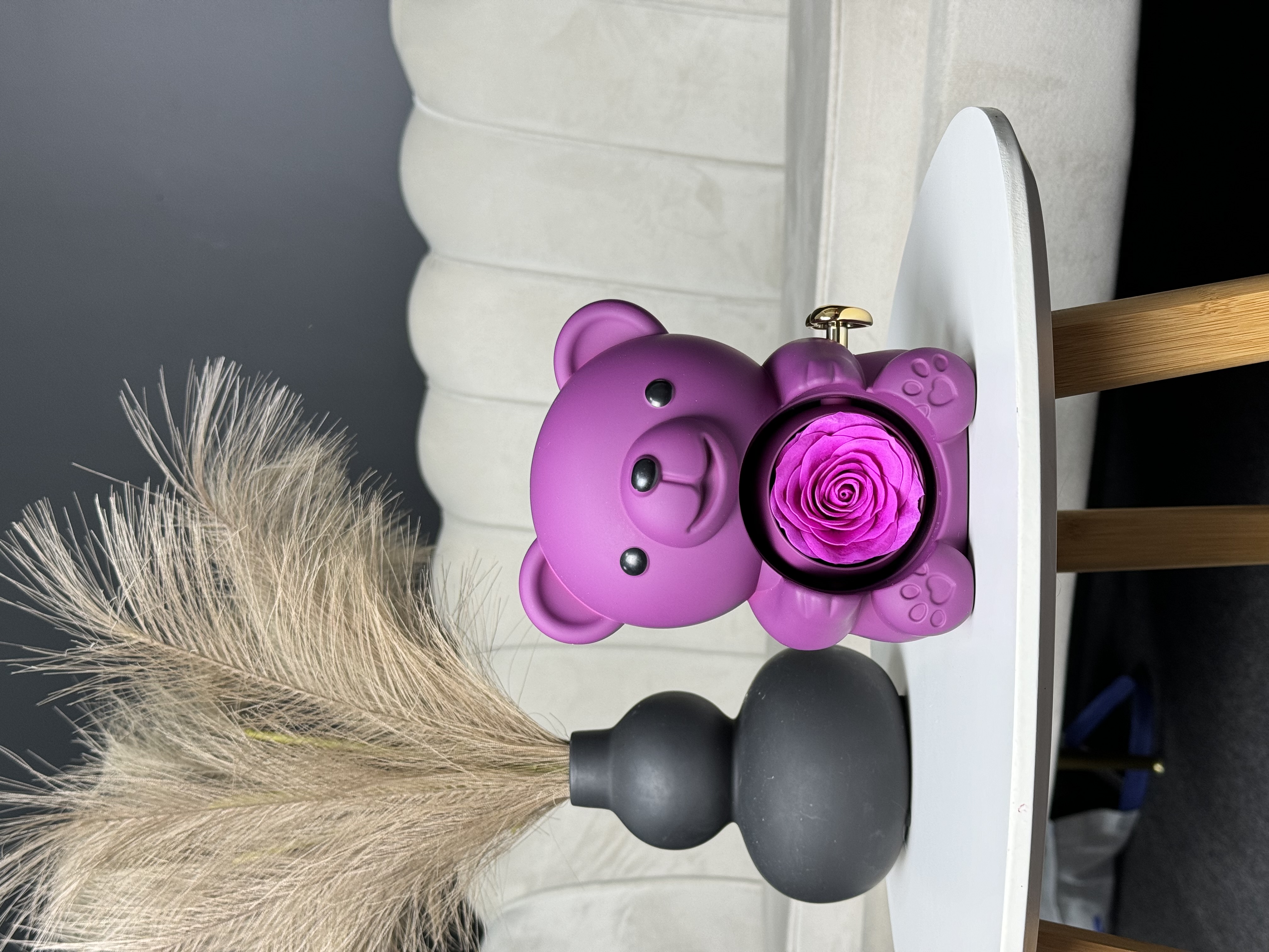 Скринька-ведмедик фіолетового кольору з вічною трояндою та кулоном💕