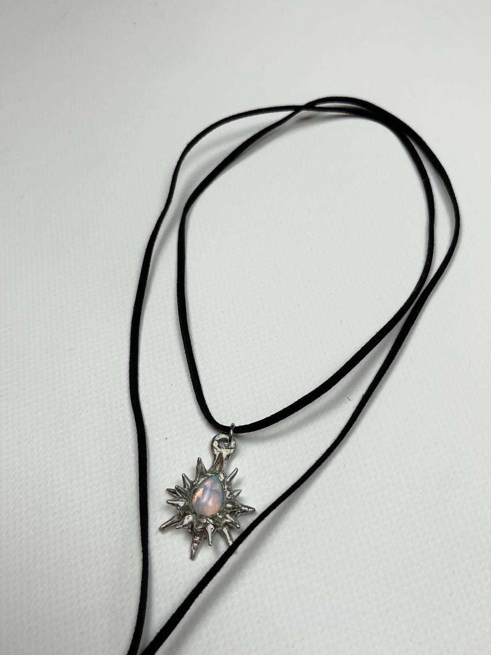 Кулон з синтетичним опалом від Lova