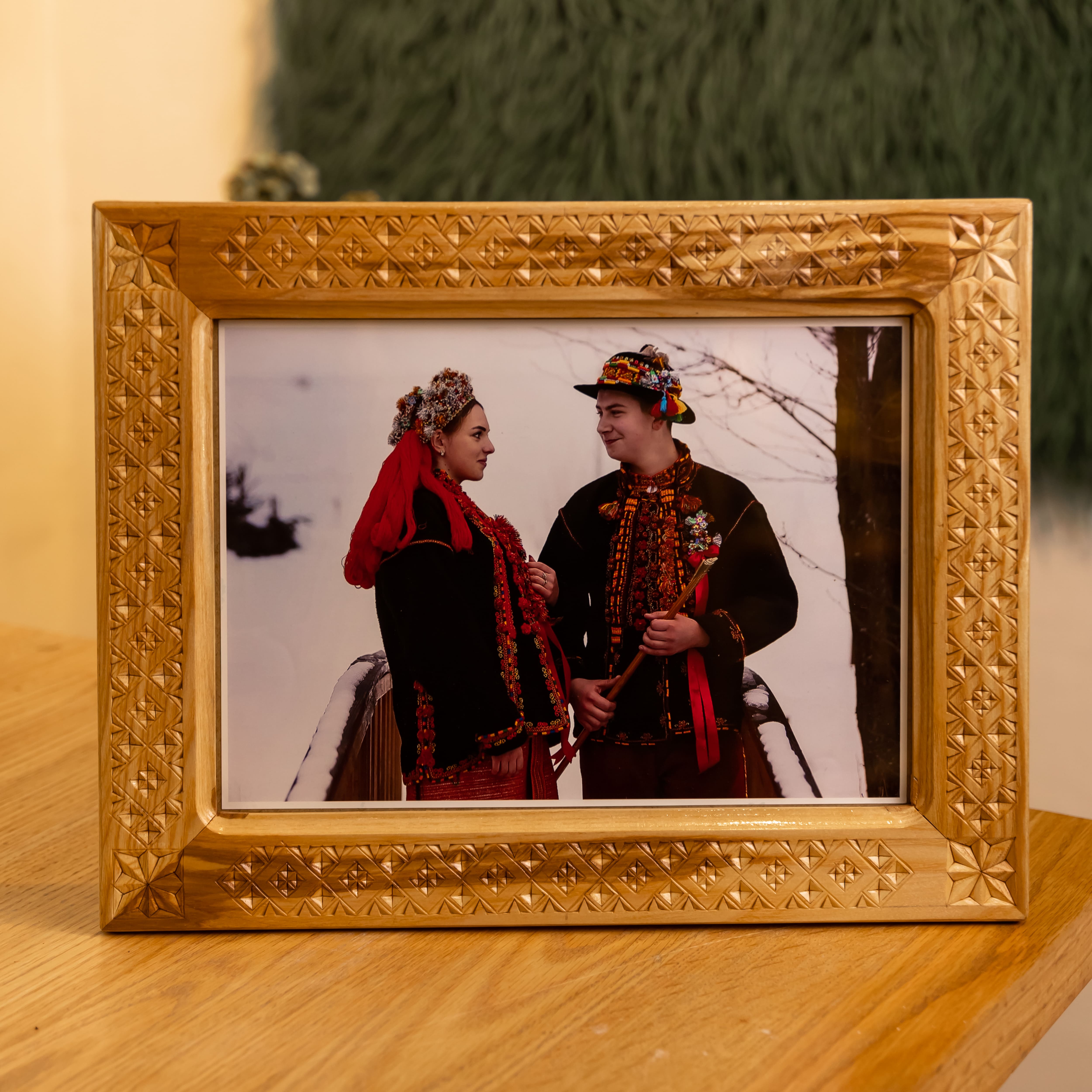 Дерев'яна рамка "Косівська", 39*31 см