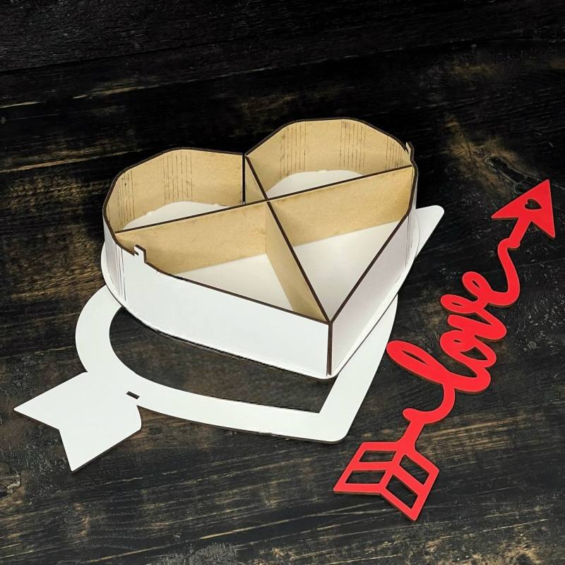 Коробка у формі серця з прозорою кришкою та перегородками "Love", білий 22х20х5см