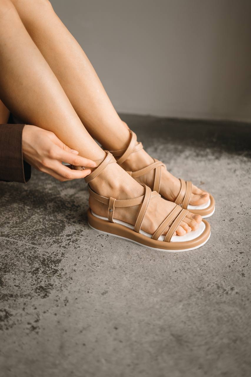 Босоніжки на зв’язках