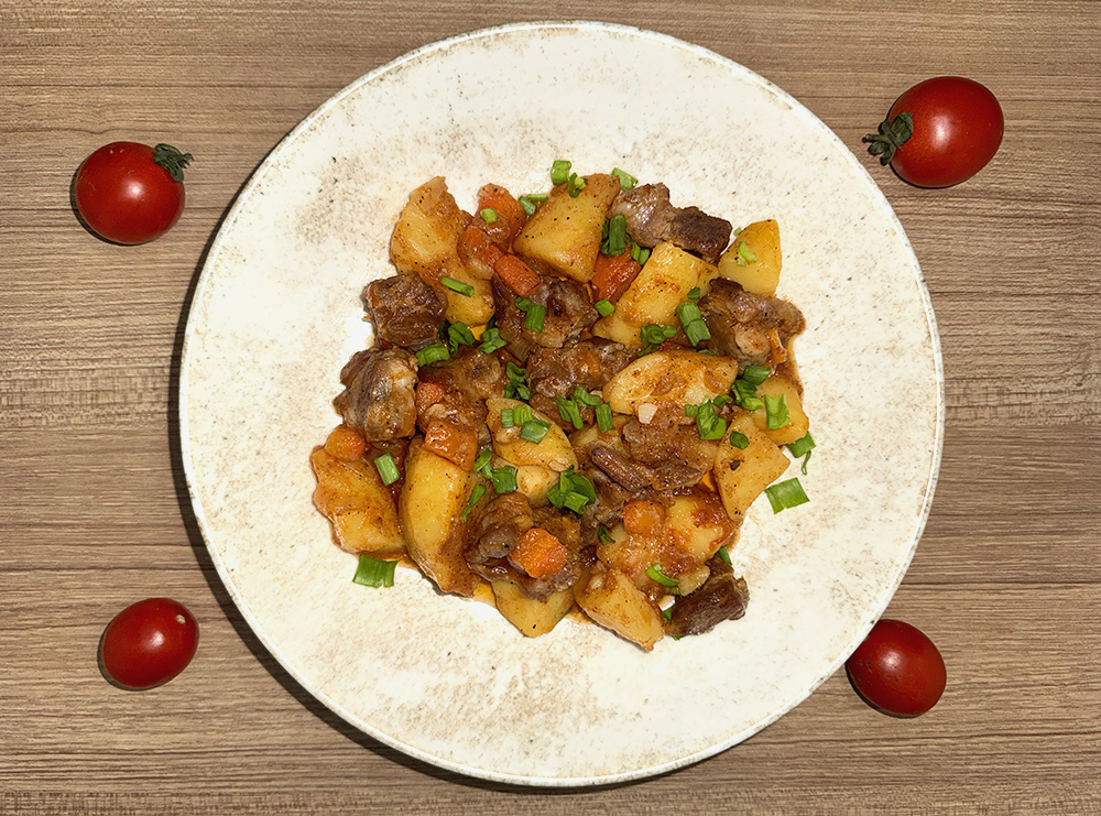 Картопля тушкована з м’ясом