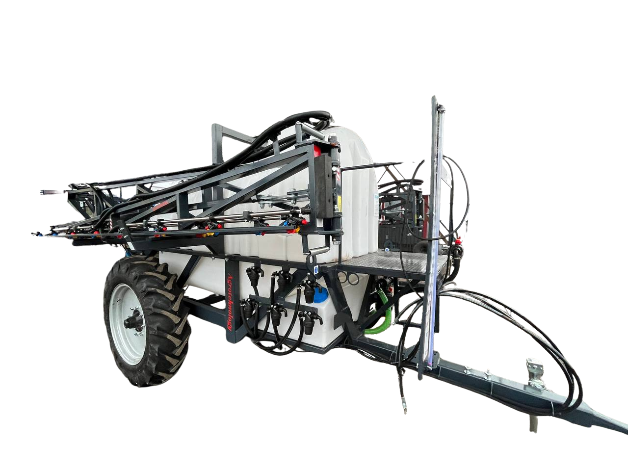 Причіпний польовий обприскувач