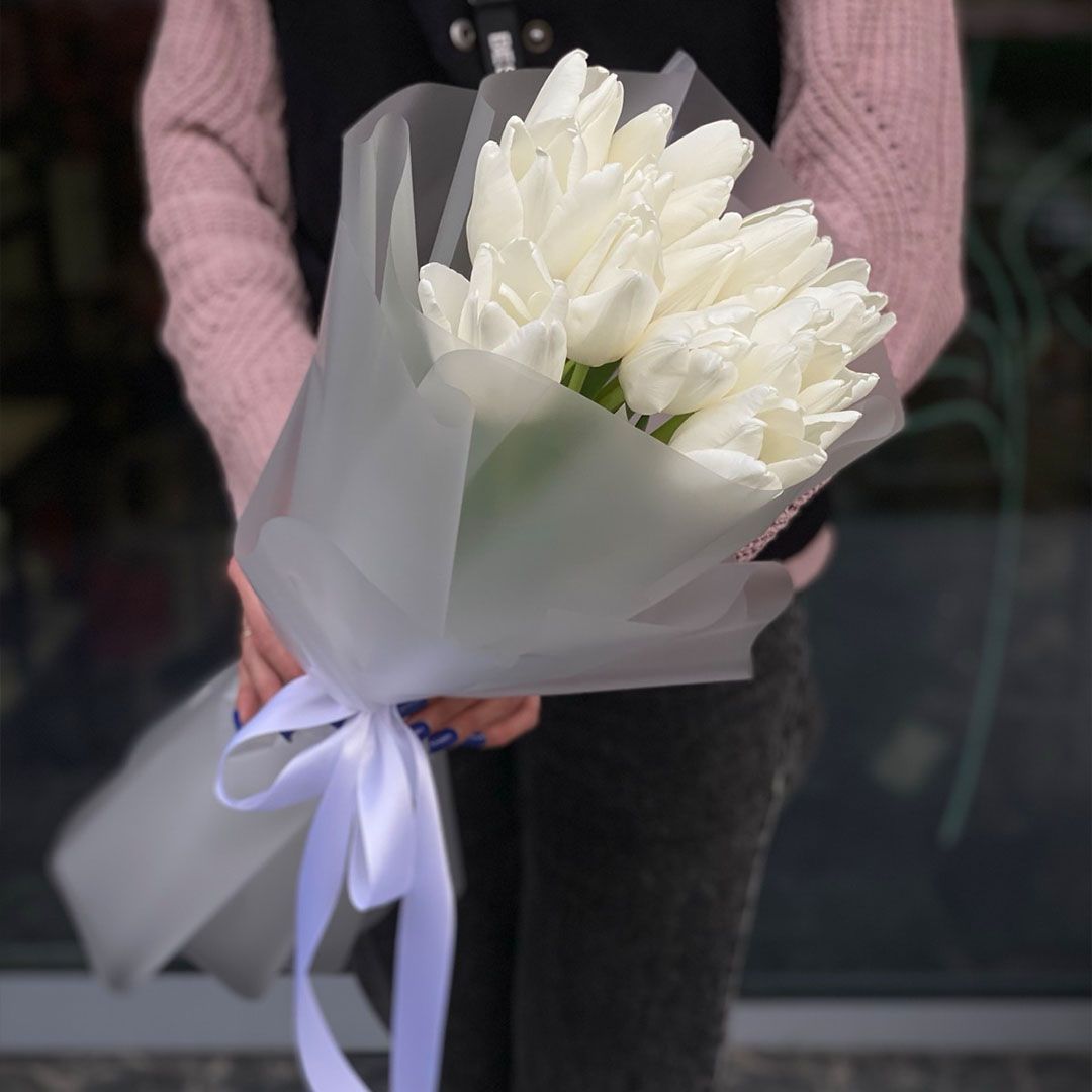 Букет з 15 білих тюльпанів