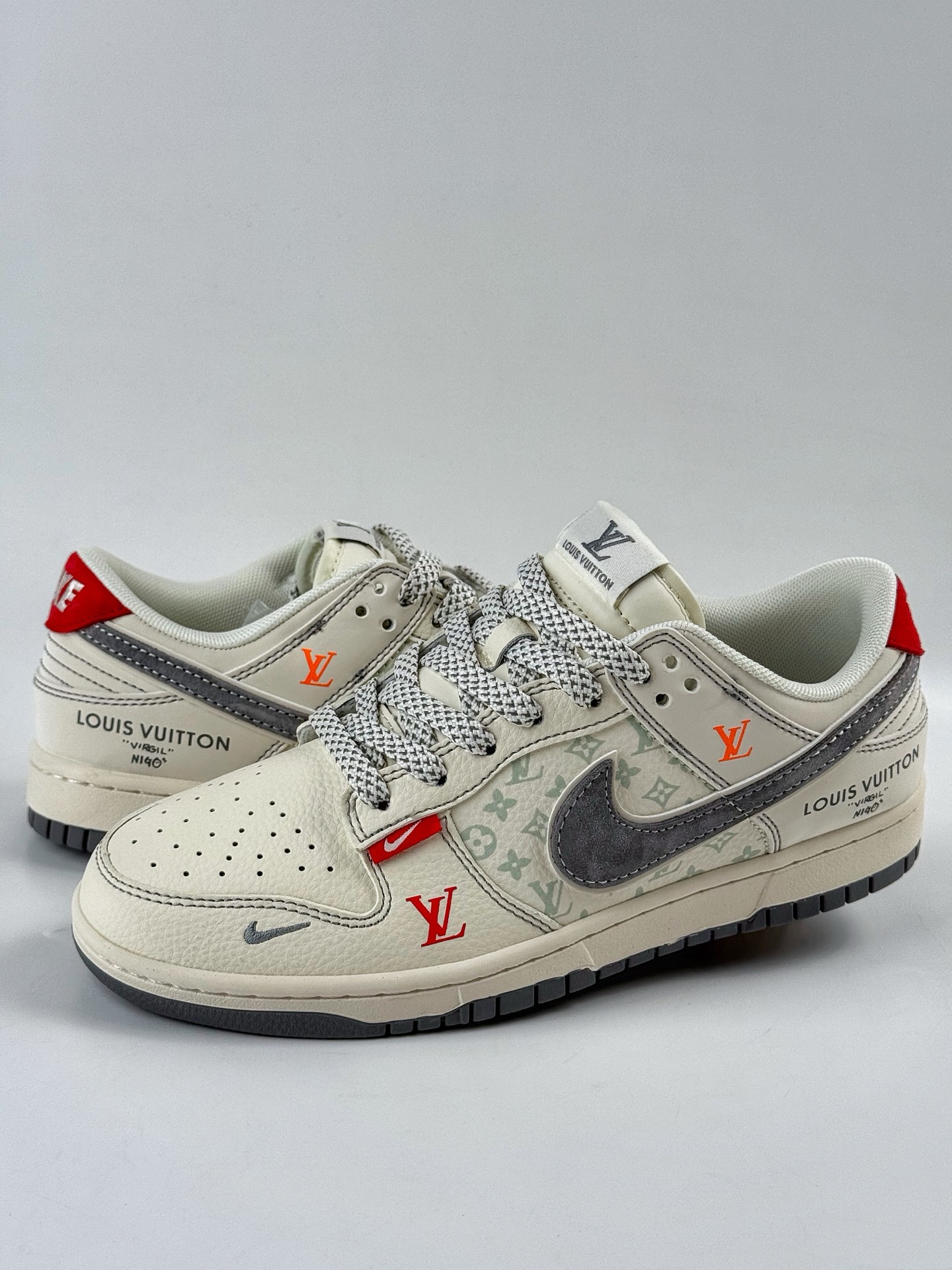 Nike SB Dunk Low x Louis Vuitton  YX5066-360