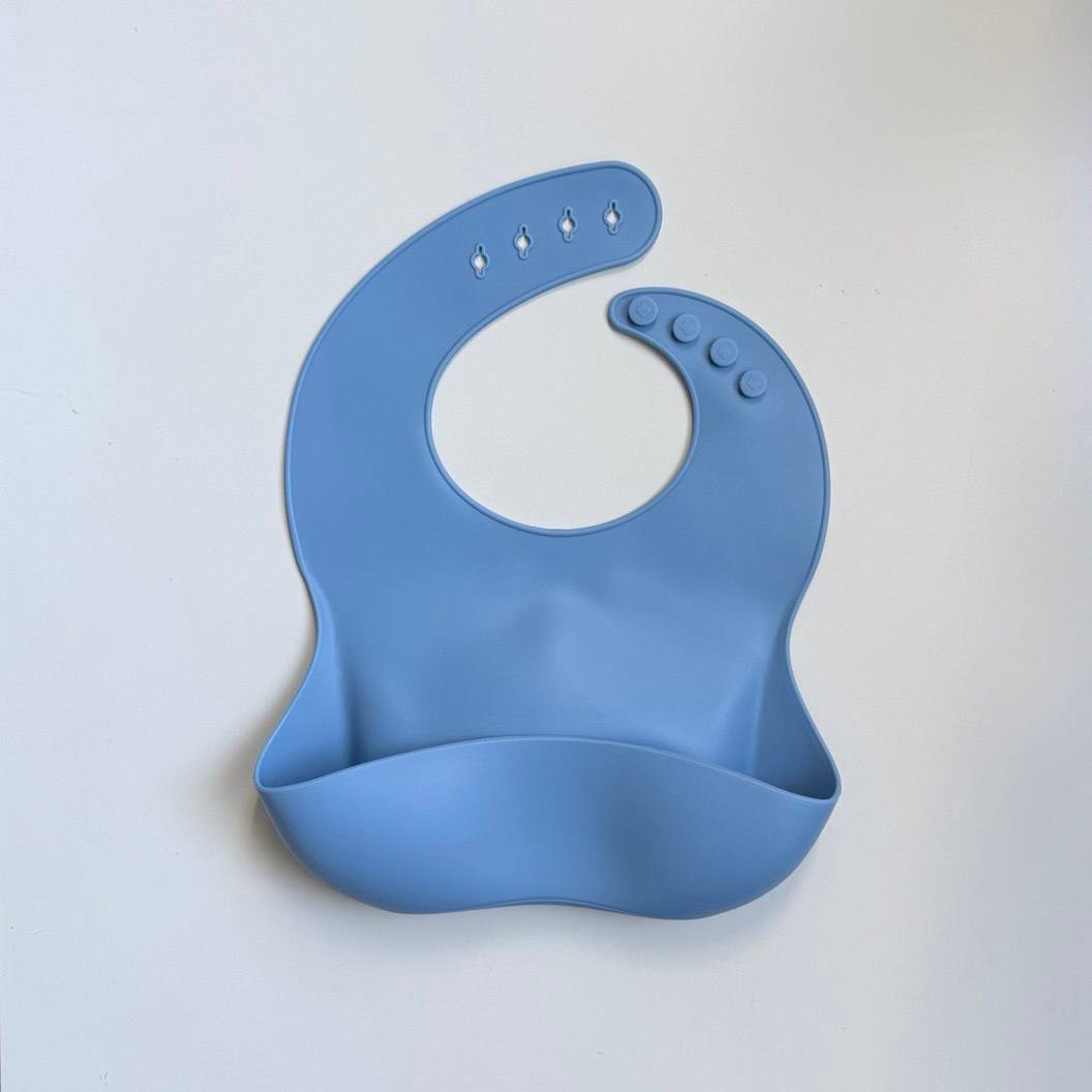 Дитячий силіконовий нагрудник Джинс (powder blue)