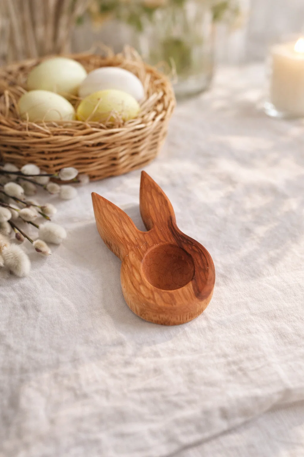 Декоративна підставка для яйця з груші