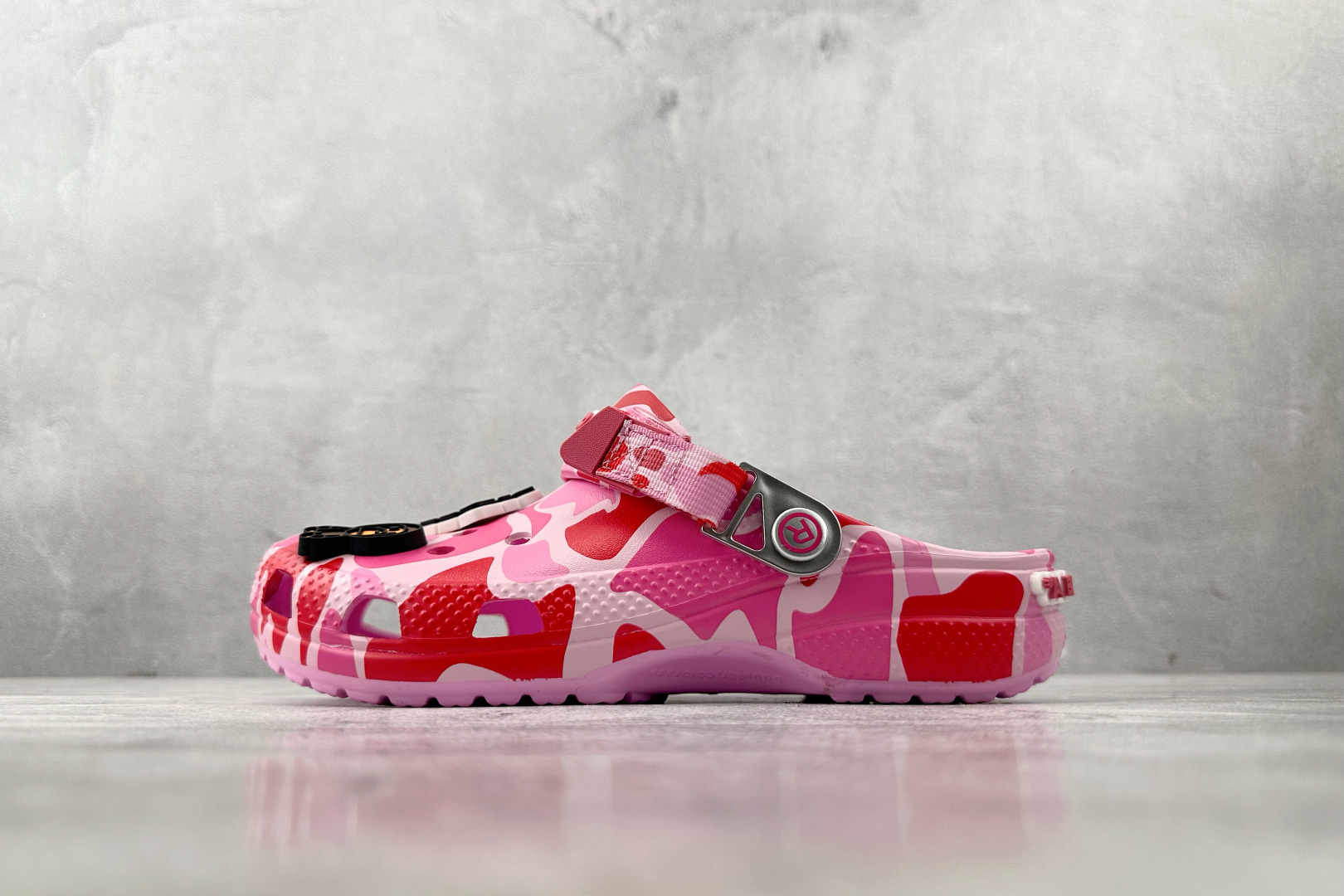 Bape x Crocs Classic CL Różowy 1L23-191-903