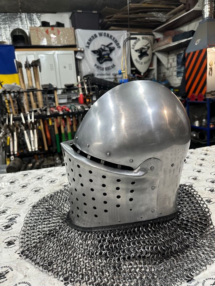 “Greit Helm” with aventail
