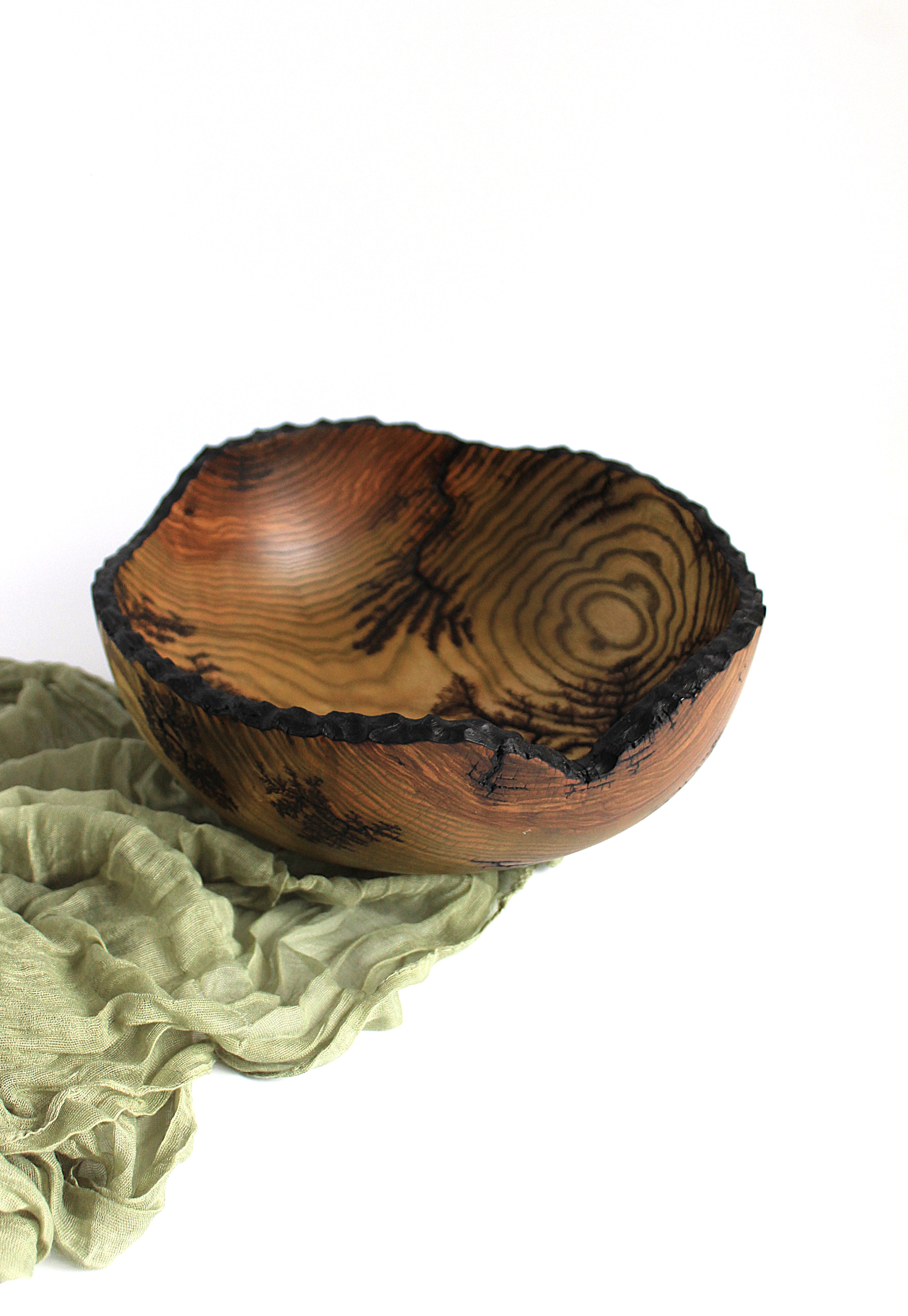 Велика дерев' яна миска ручної роботи