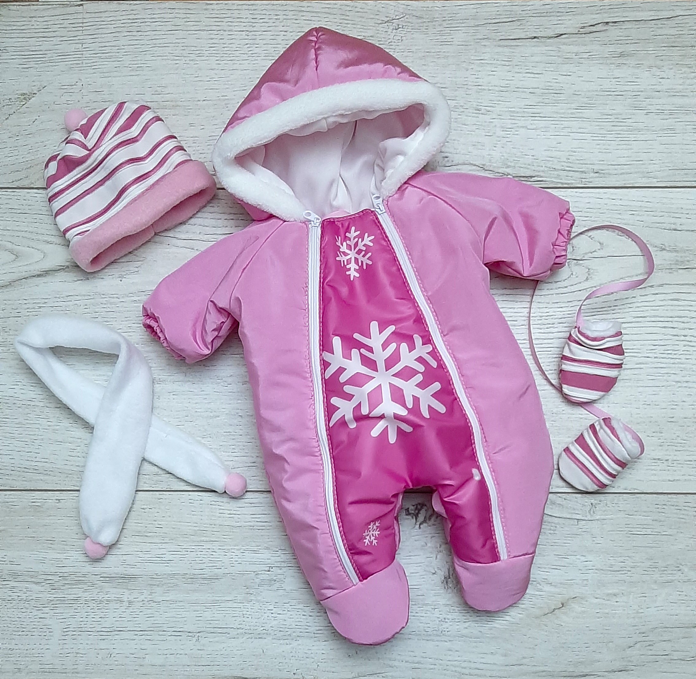 Зимовий одяг для пупса Baby Born 43см: комбінезон в сніжинки ❆ рожевий
