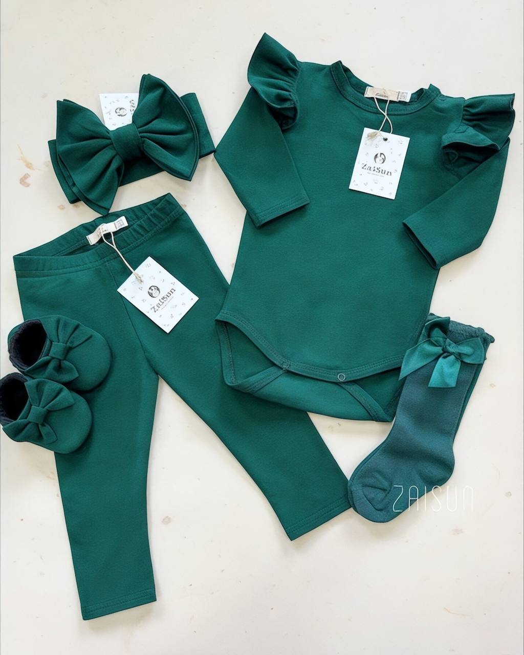 Комплект у зеленому кольорі