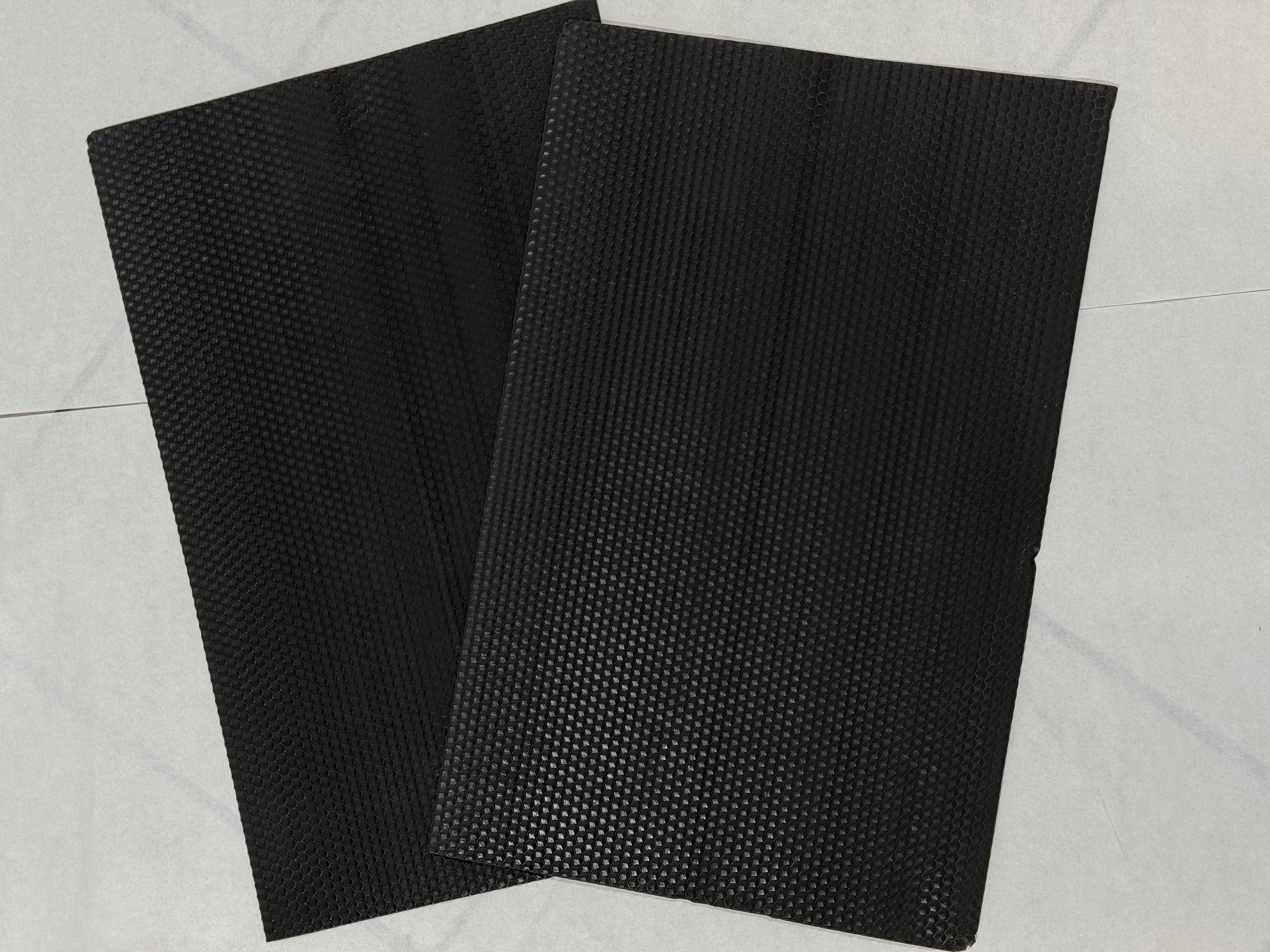 Вощина чорного кольору