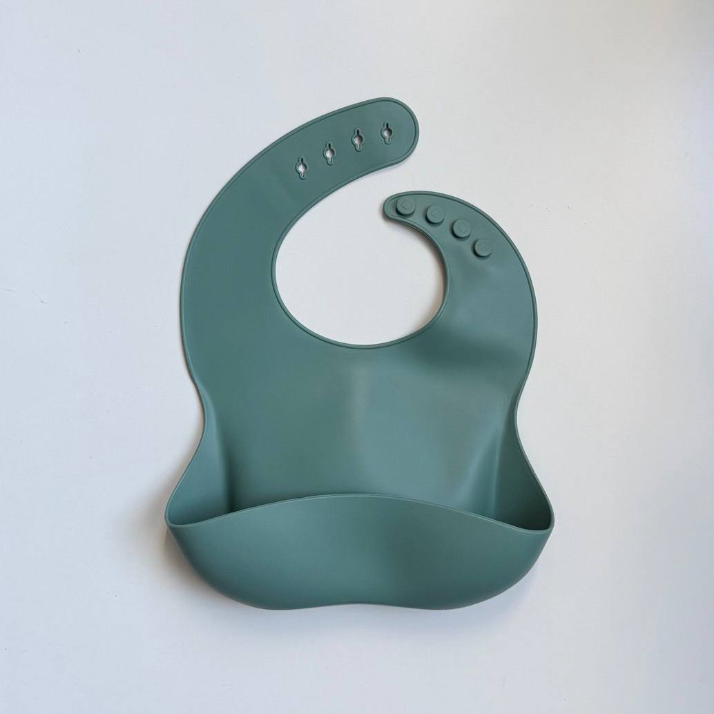 Дитячий силіконовий нагрудник Смарагд (oil green)