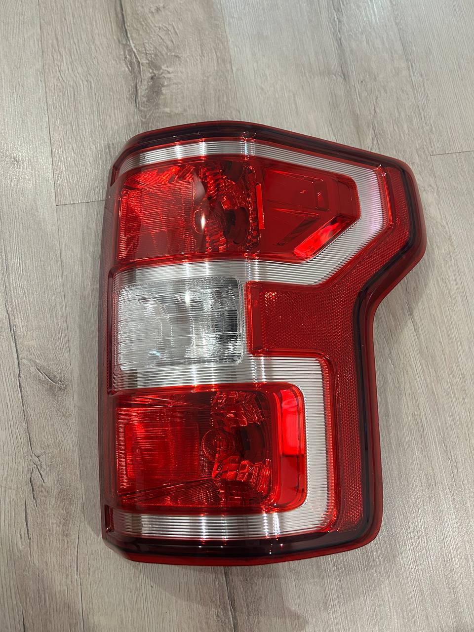 Б.у оригінал Ford F150 права в крило 2018 - 2020 роки