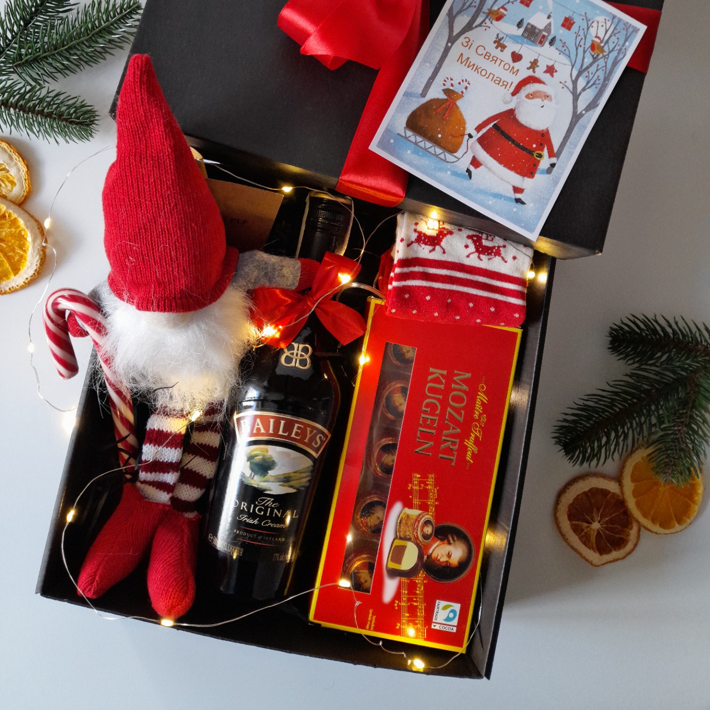 Подарунок дівчині на Миколая