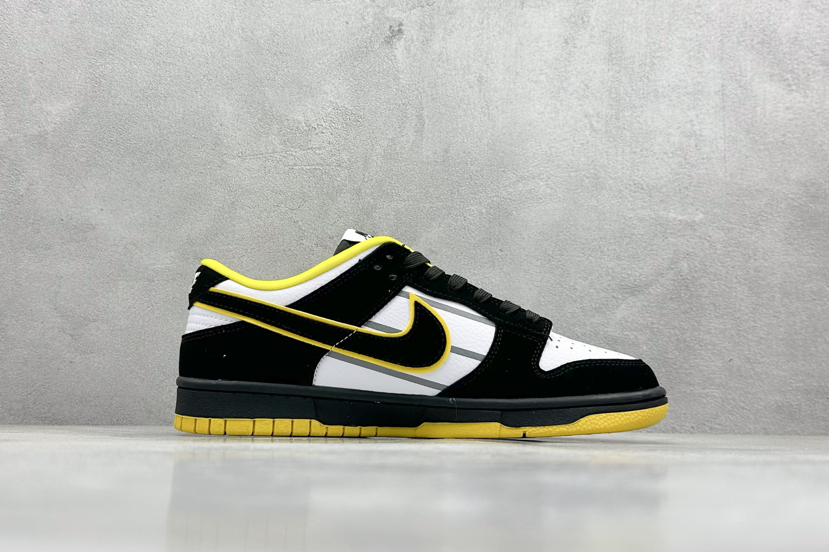Nike SB Dunk Low Lightning  KK1333-026