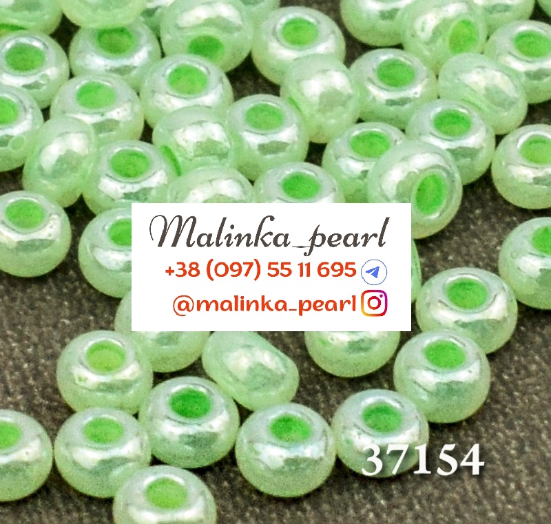 Бісер зелений світлий, непрозорий