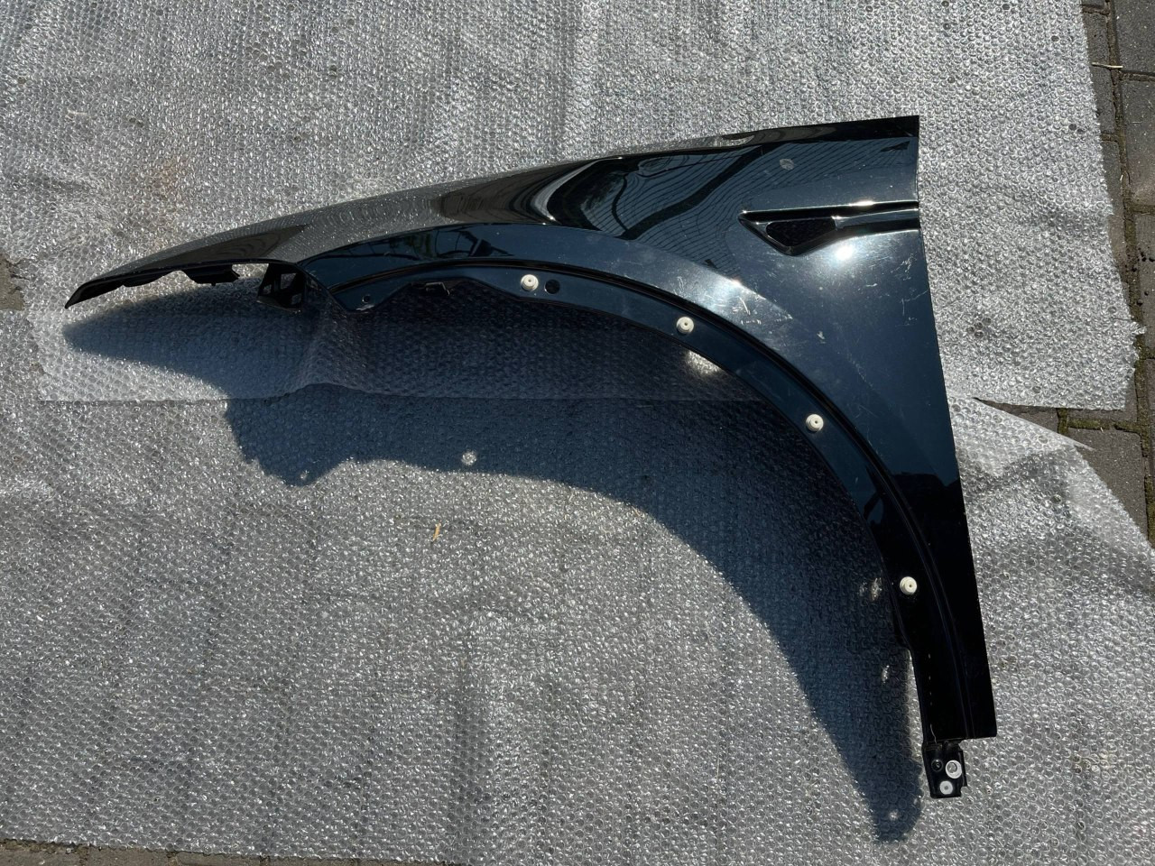 Крило переднє чорне ліве на Tesla MX 2016-2024