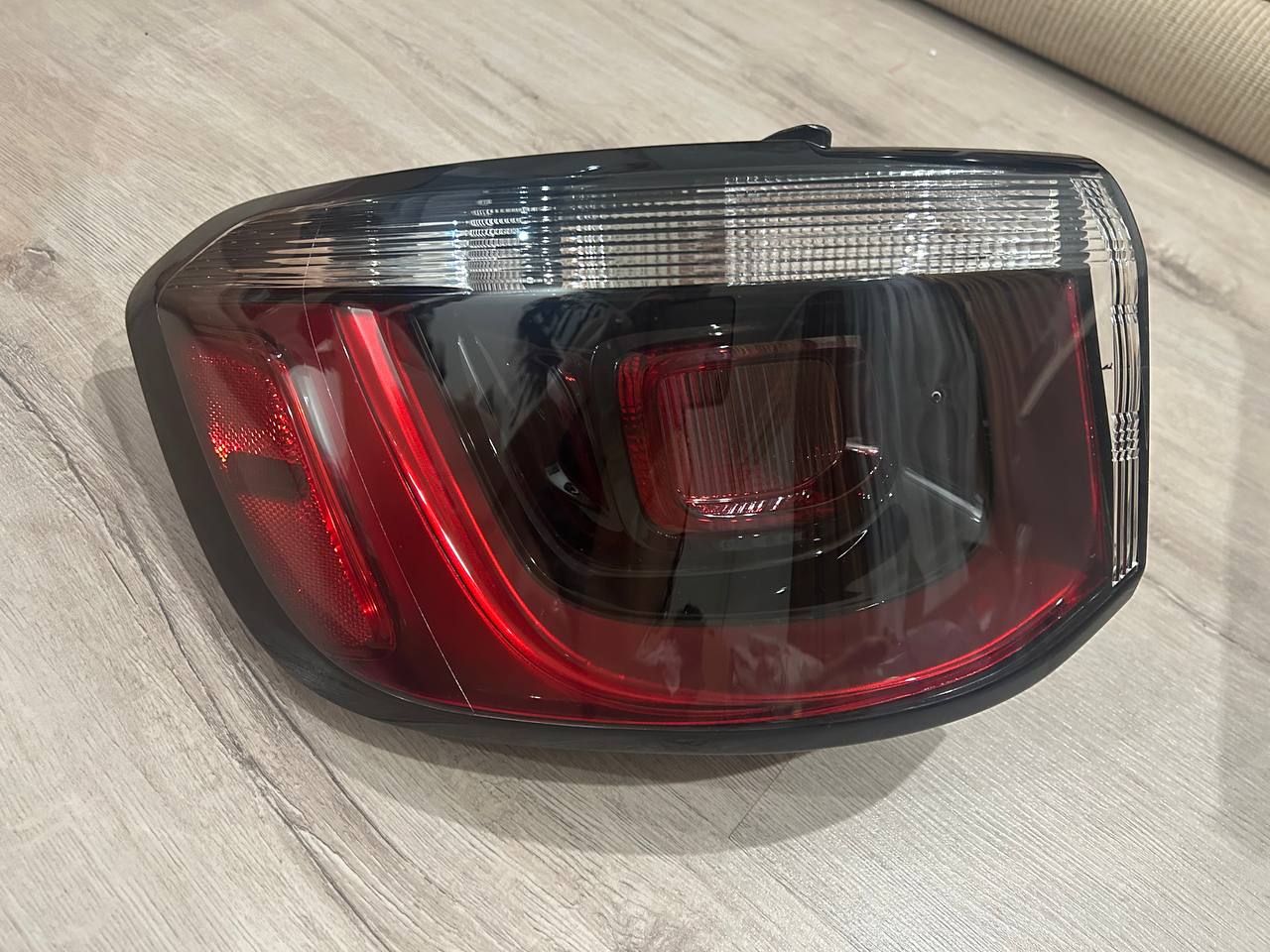 Jeep Compass 2 Ліва сторона Б/у оригінал (Водійська сторона в крило)  2017 - 2024 роки