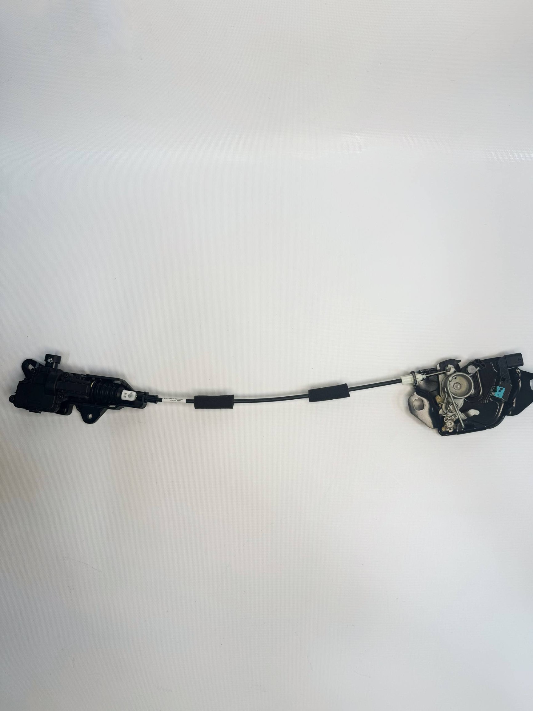 Замок капоту + актуатор капоту на Tesla MS 2021+