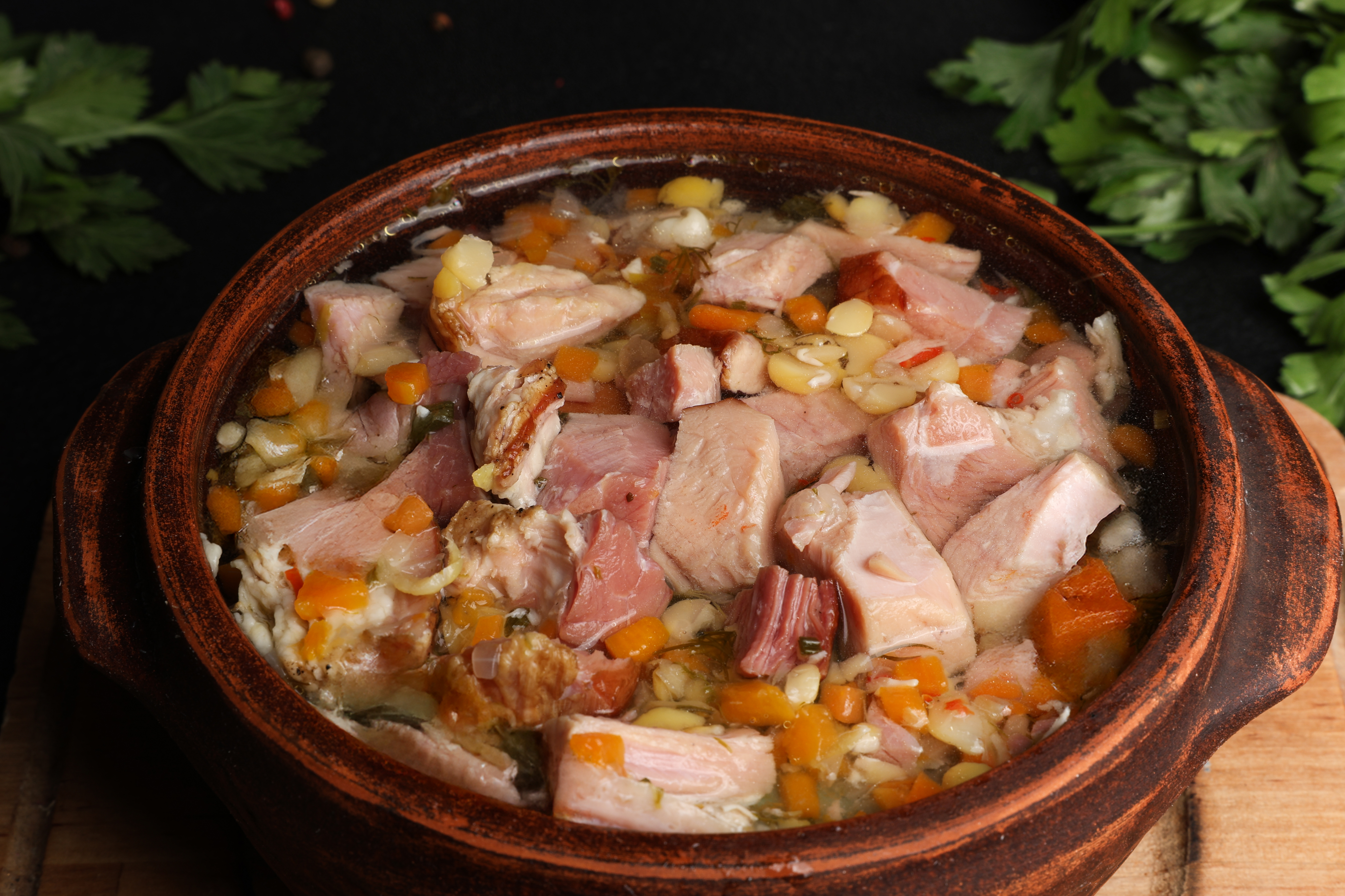 Суп гороховий з копченими ребрами