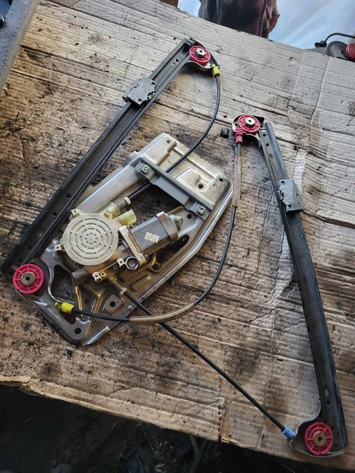 Передній правий склопідіймач BMW E39