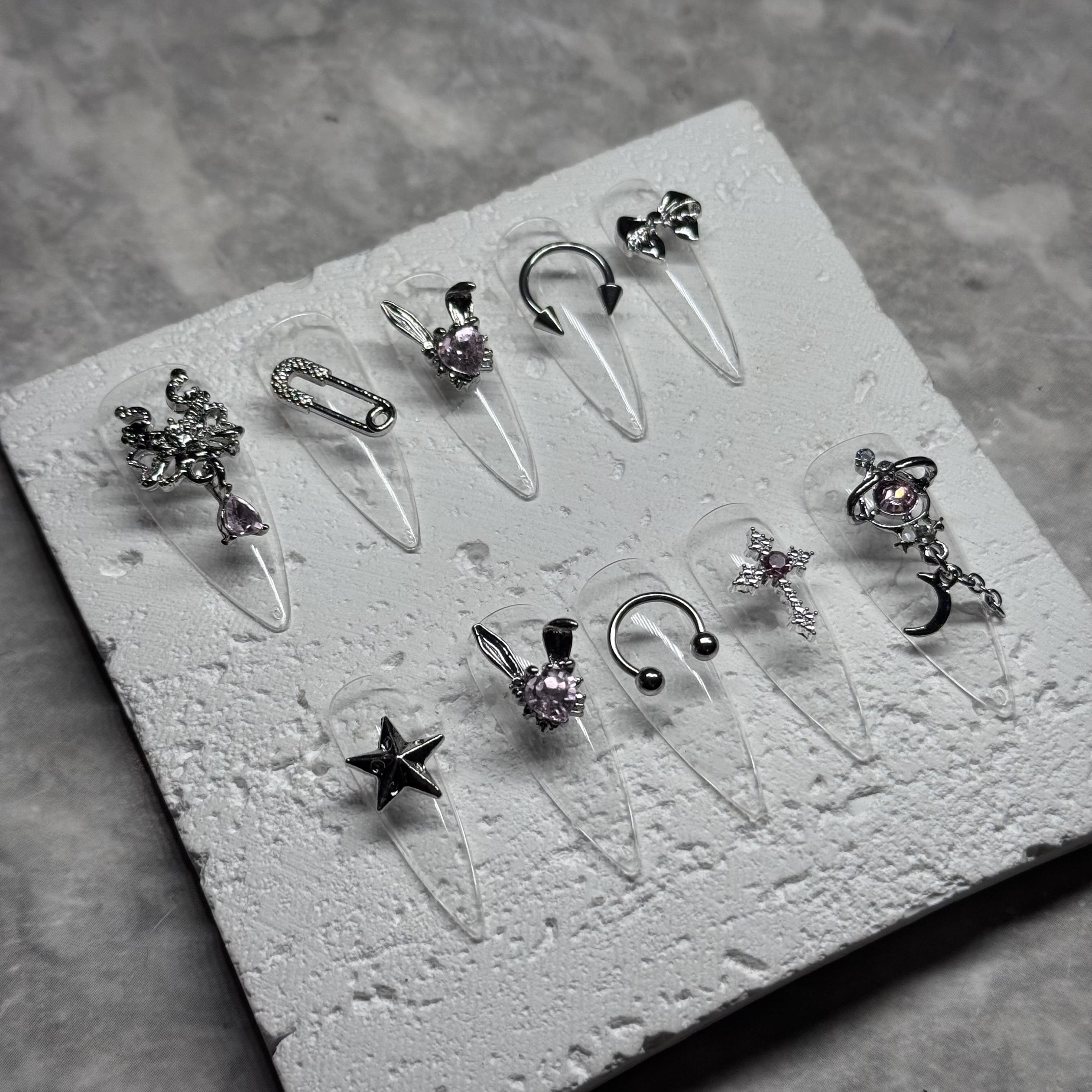 Набір срібних фігурок з рожевими камінчиками