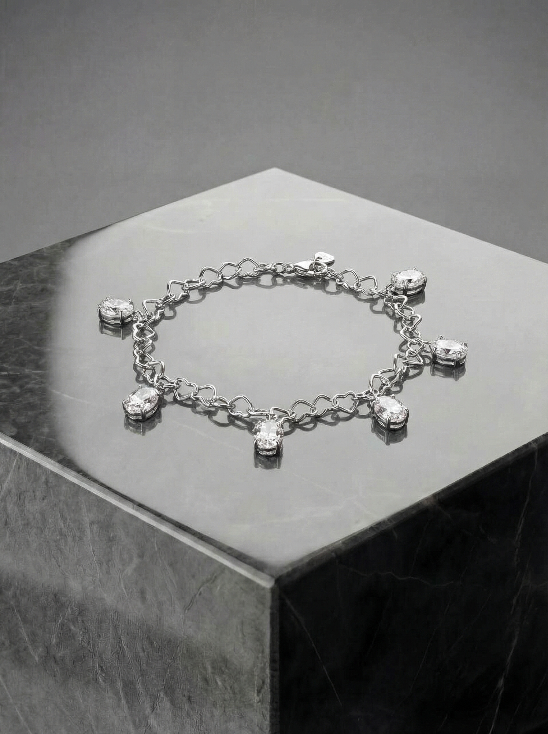 Браслет серденьки з овальними  фіанітами