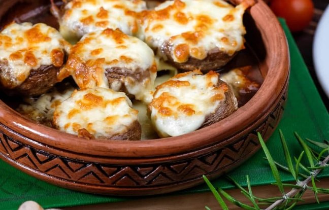 Шампіньйони запечені в кеці