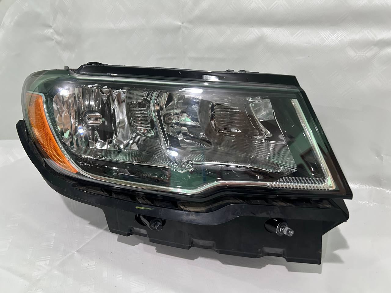 Jeep Compass 2 Фара Права сторона Б/у оригінал (Пасажирська сторона)  2017 - 2024 роки