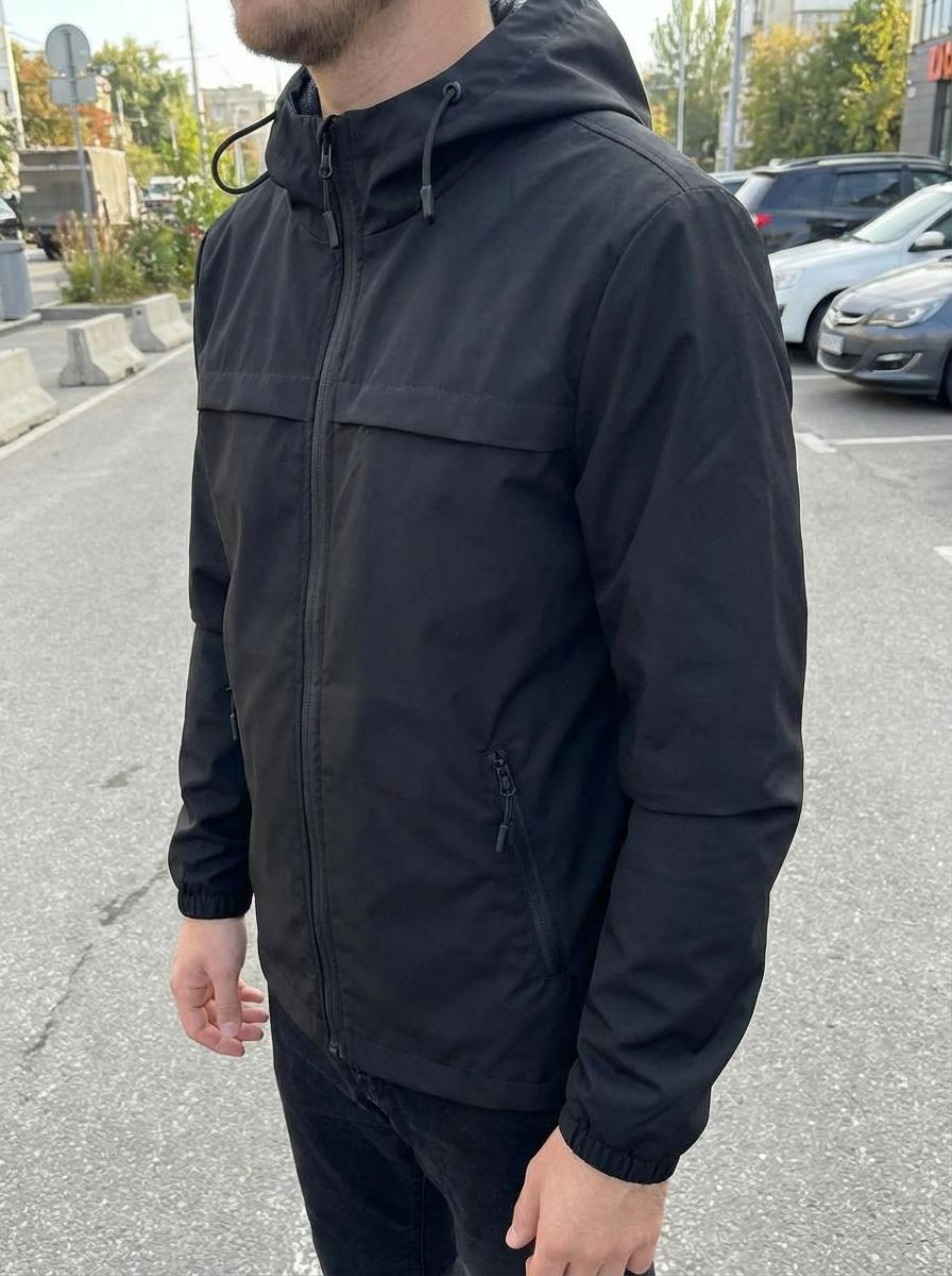 Чоловіча вітровка з капюшоном
