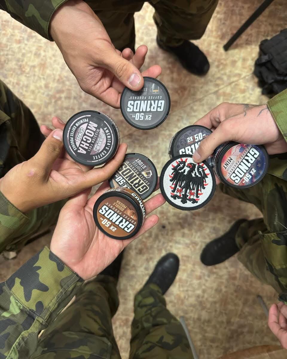 Оригінальні енергетичні кофеїнові паучі "Grinds Coffe Pouches".