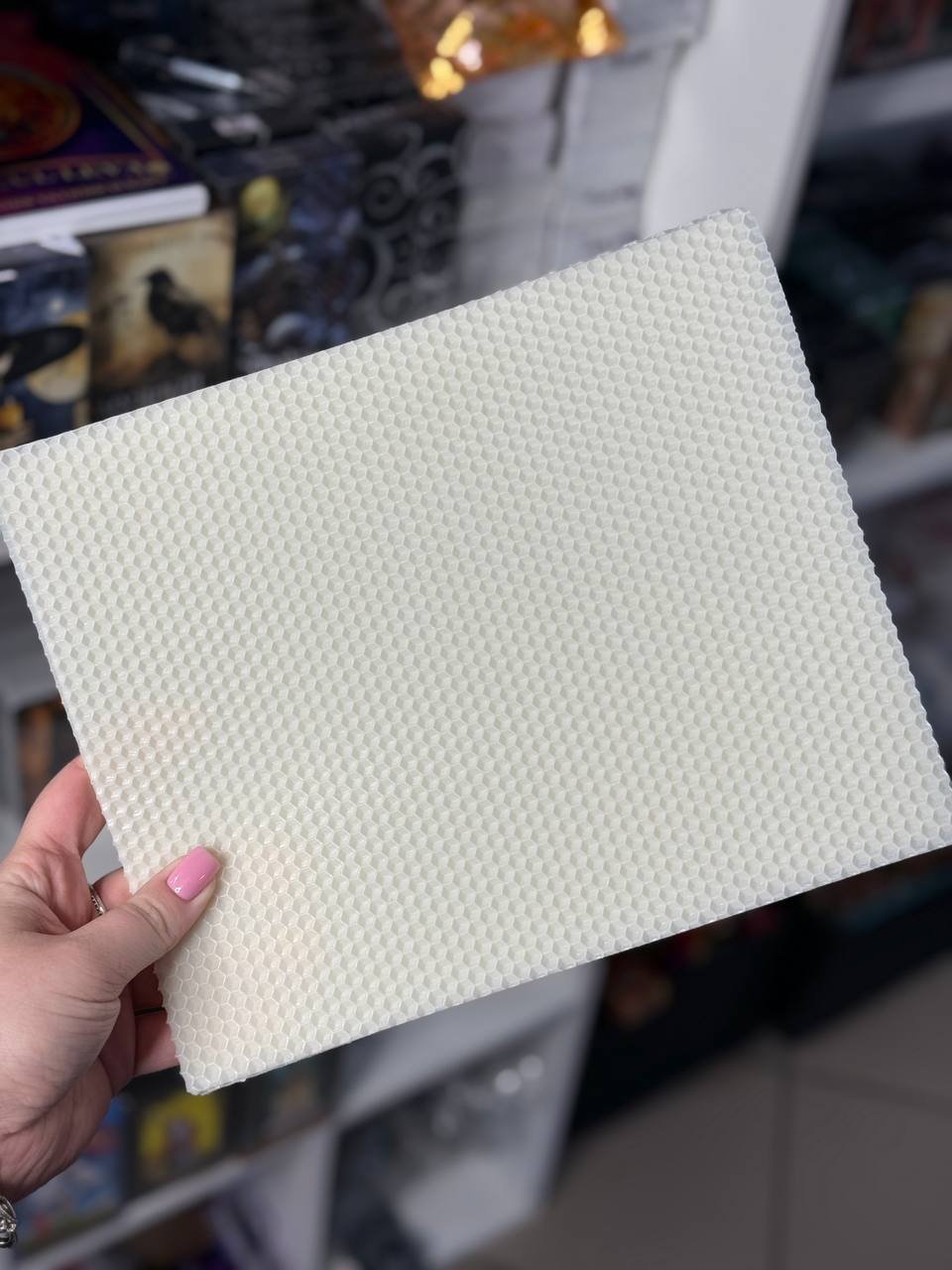 Вощина білого кольору