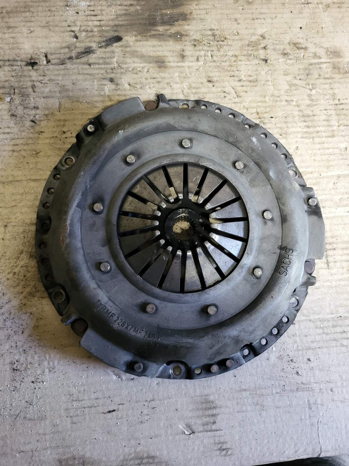 Корзина з диском сцеплення AUDI A6C5 2.4 SACHS