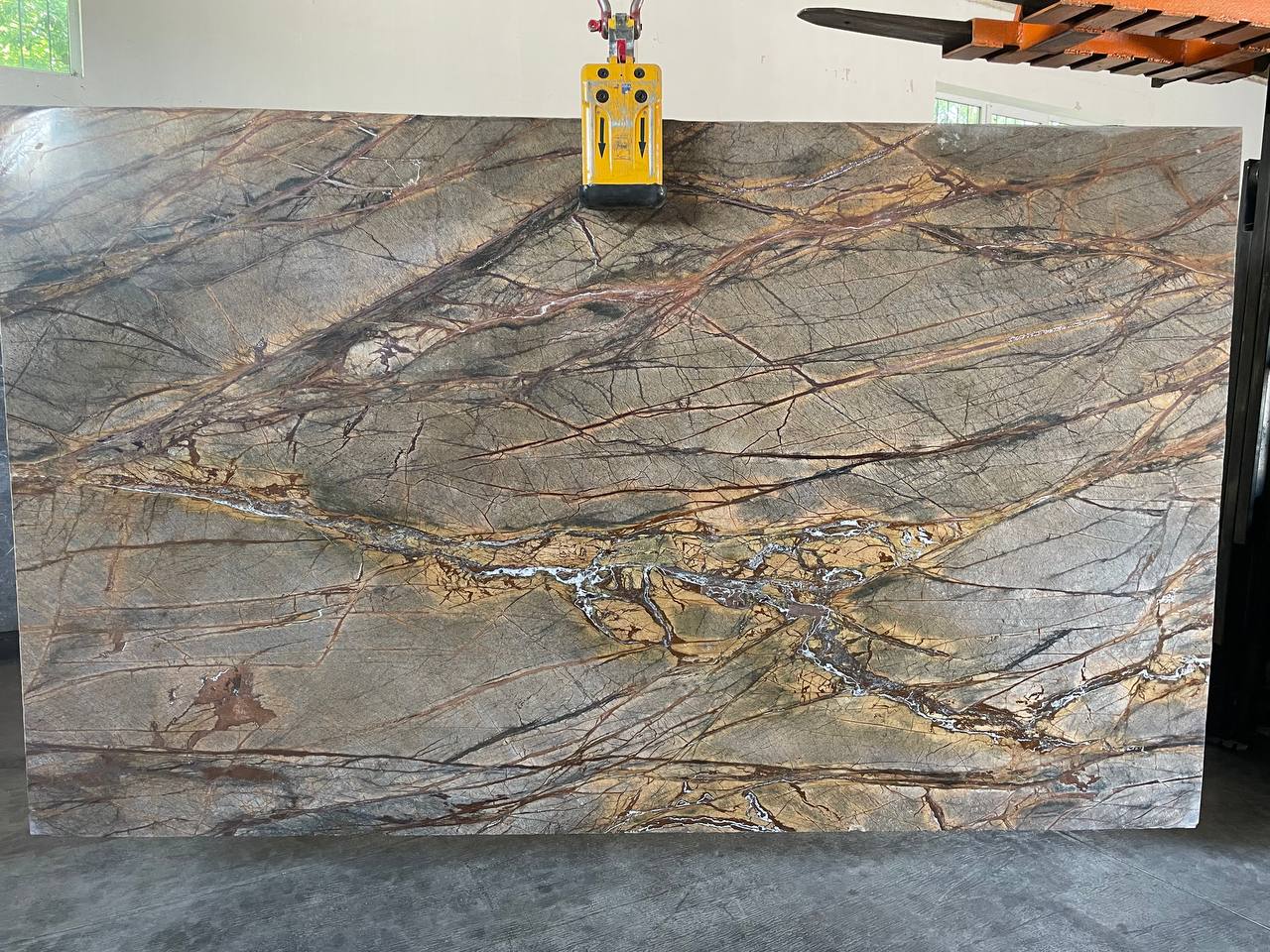 Мармур Bidasar Brown