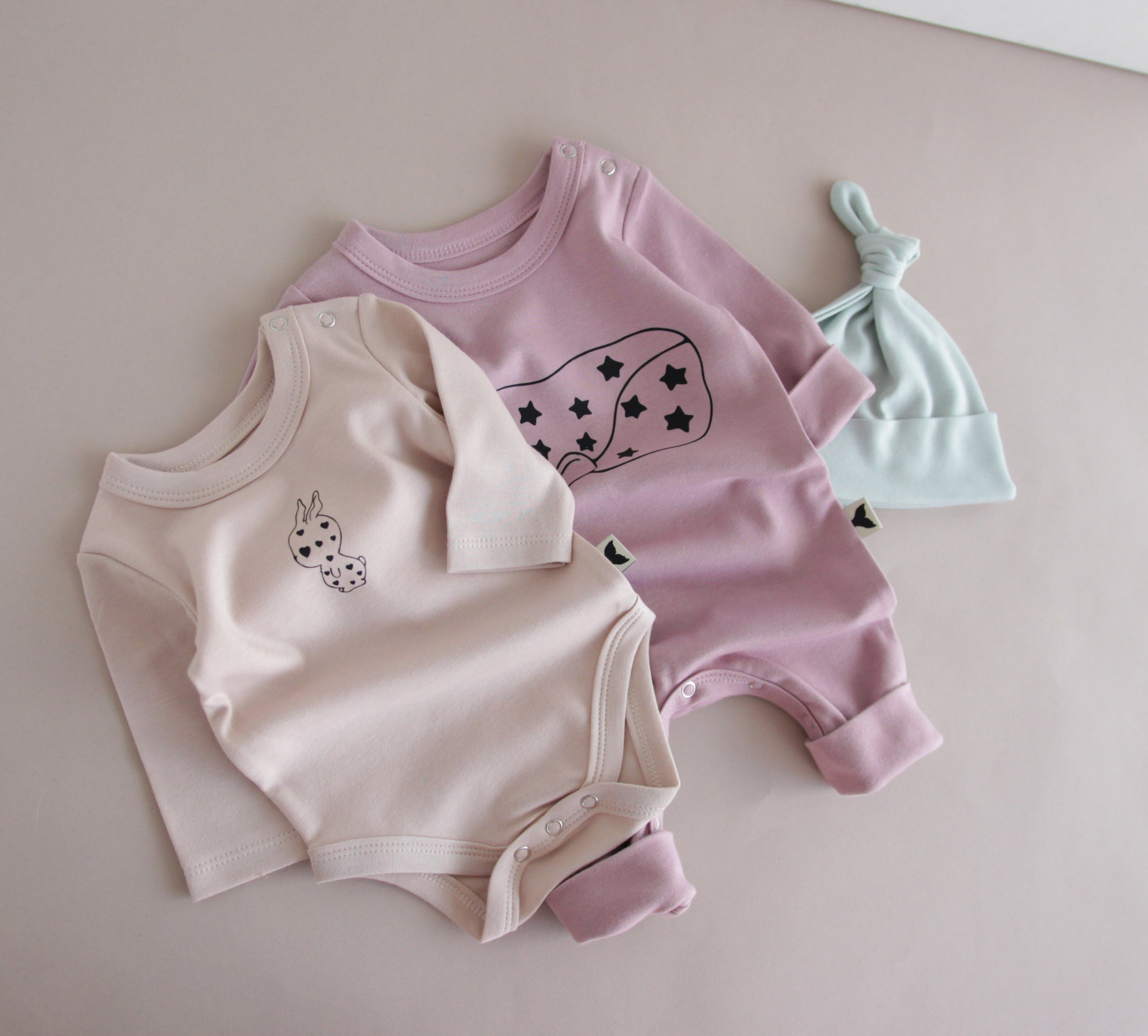 Комплект,  ромпер та шапочка для немовлят