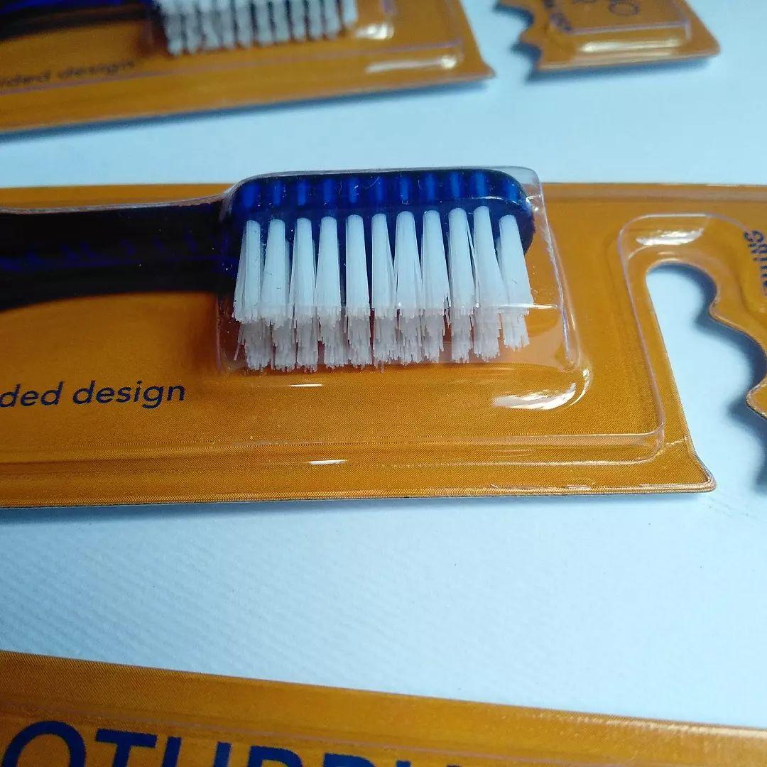 Зубна щітка з йоршиком