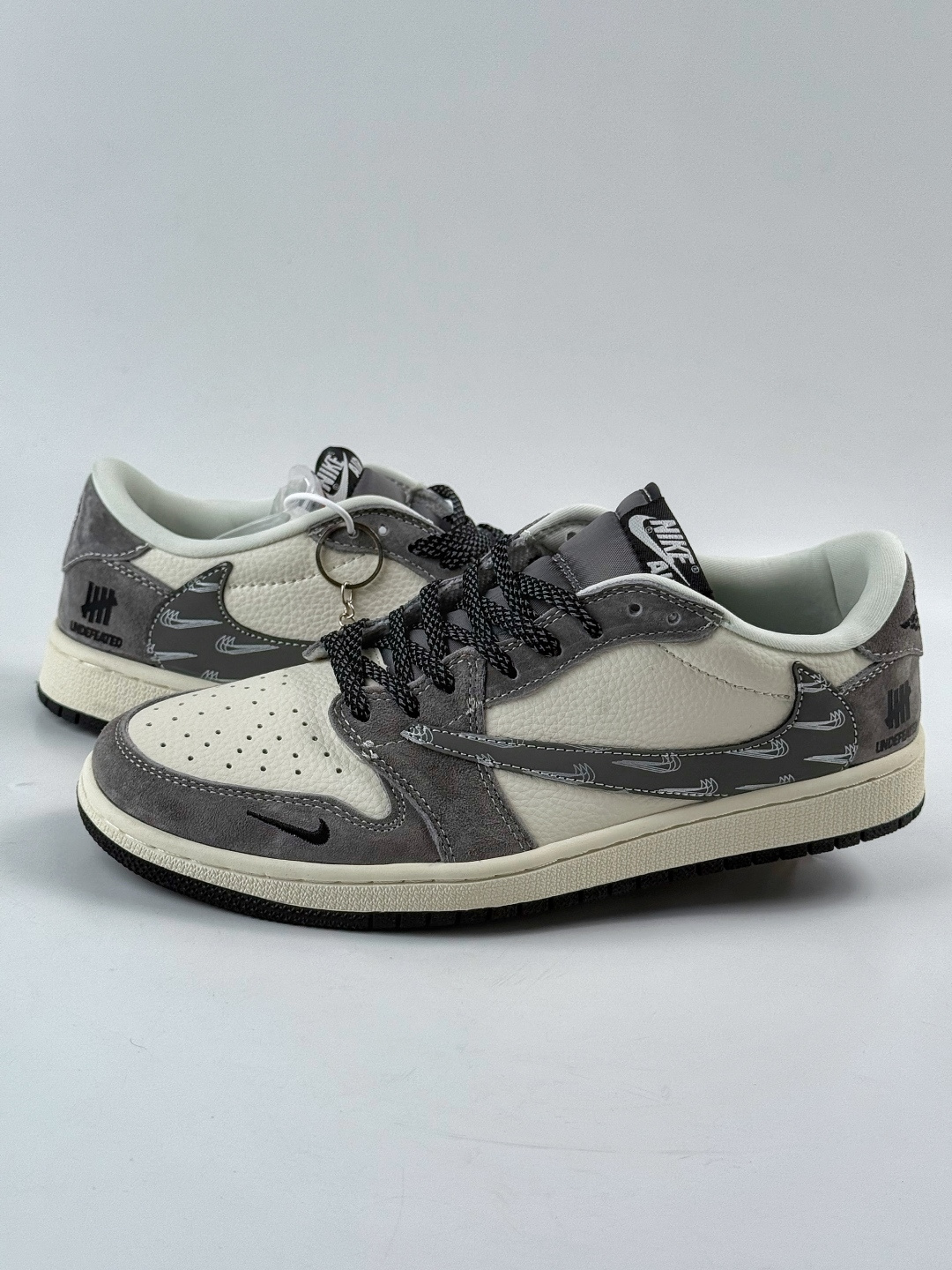 Travis Scott x Nike Air Jordan 1 Low Reverse DD7866-116