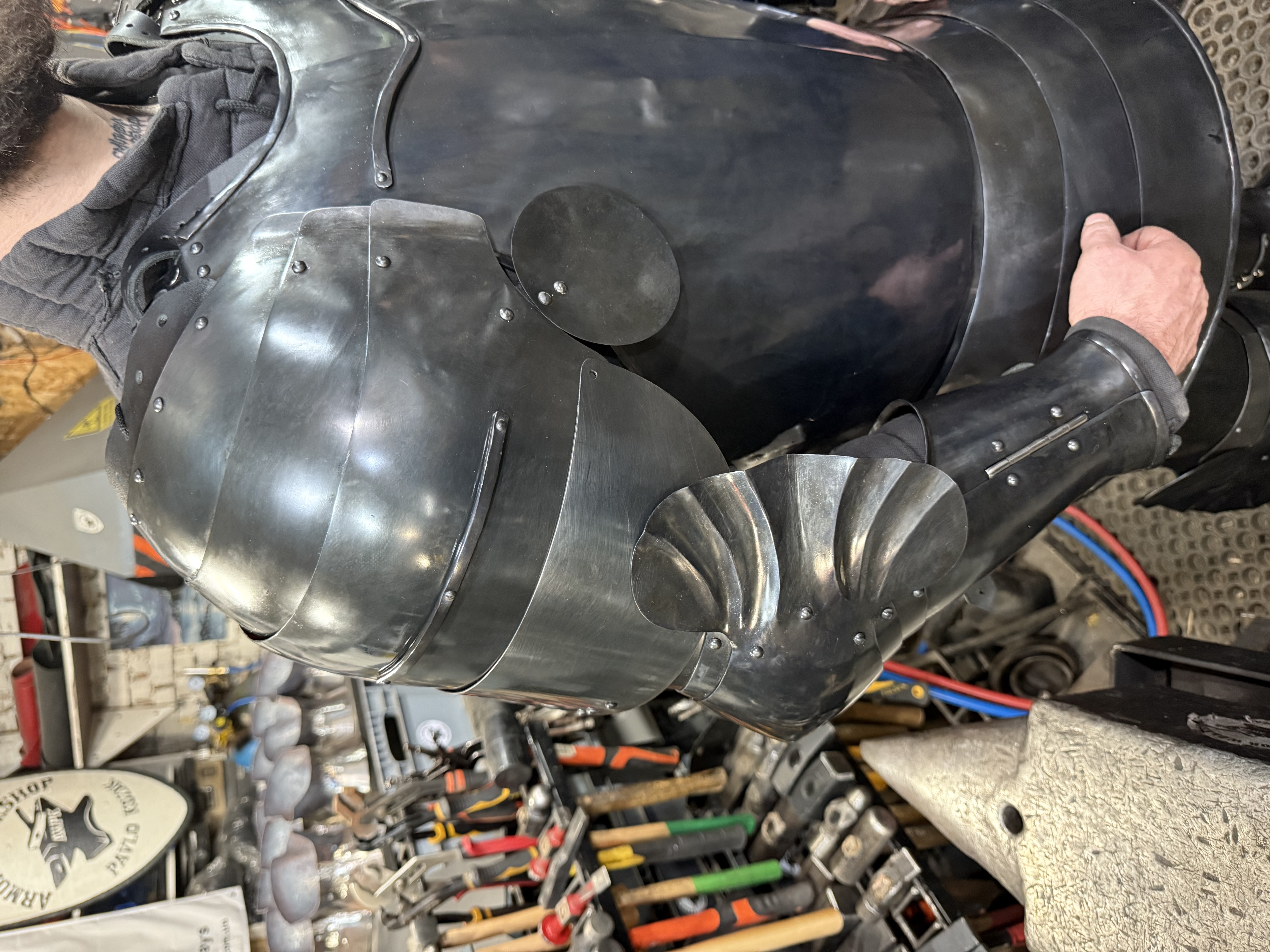 Armor shoulders “super black”