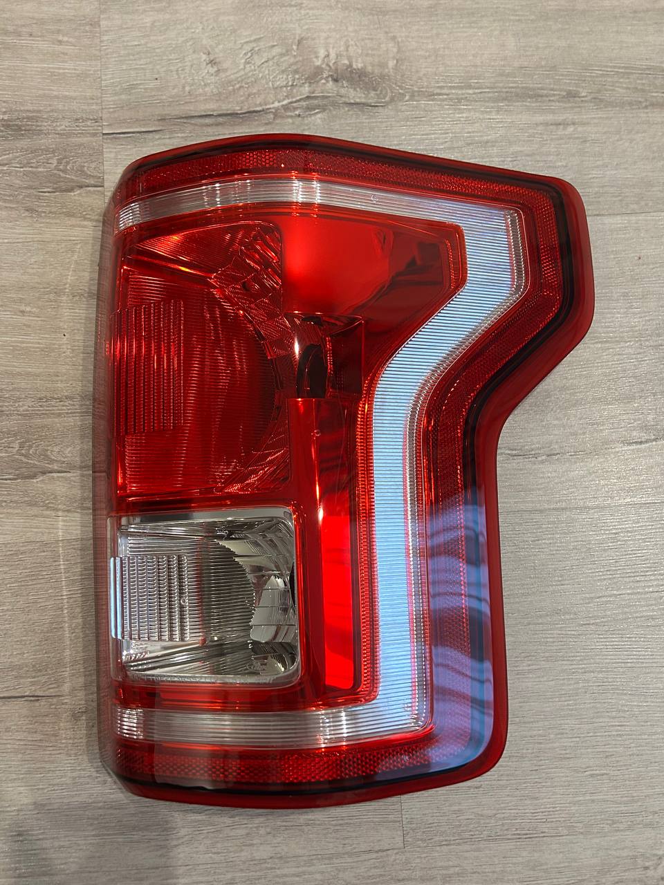 Б.у оригінал Ford F150 права в крило 2015 - 2017 роки